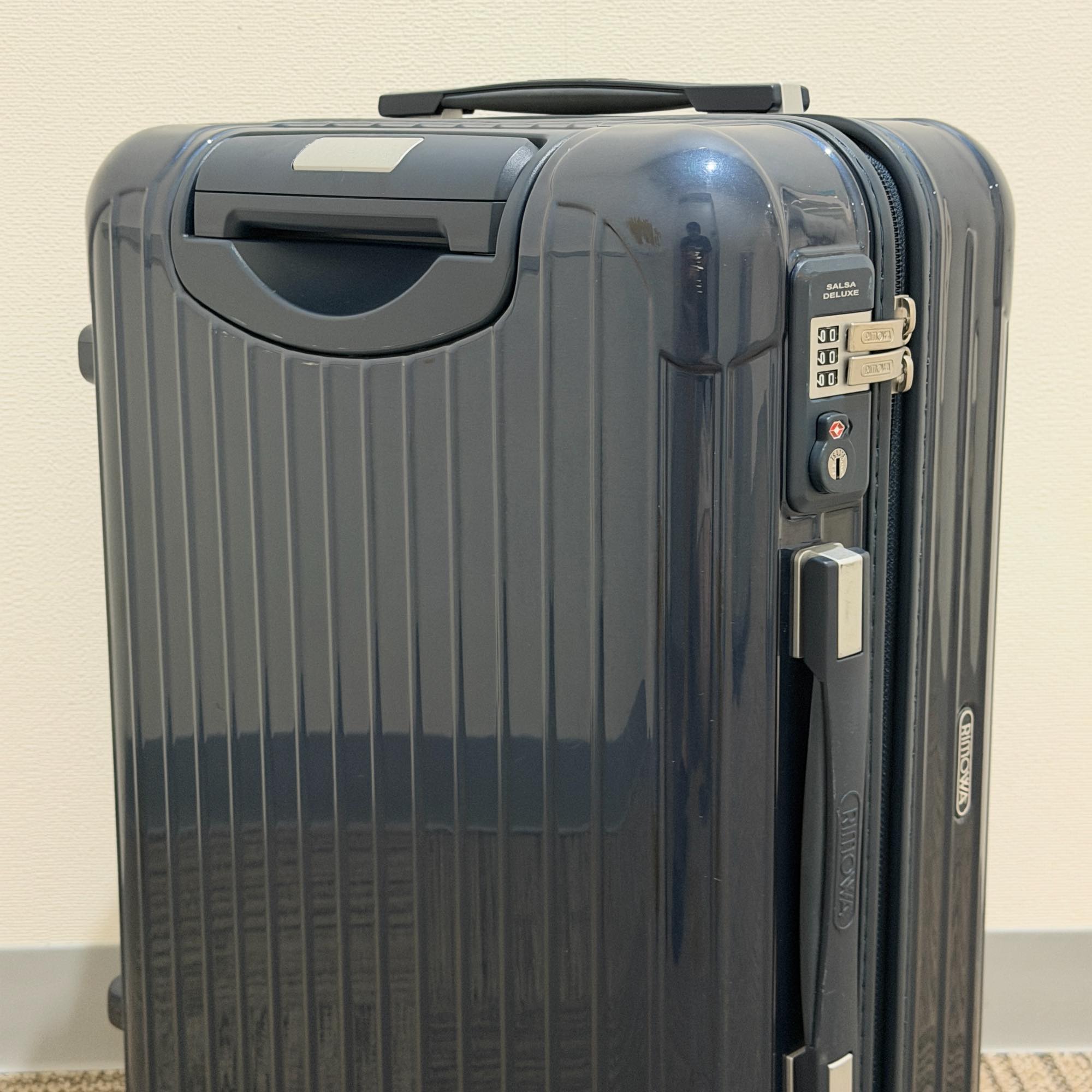 リモワ サルサ デラックス(エッセンシャル)　830.52-6　中古美品　35リットル　4輪