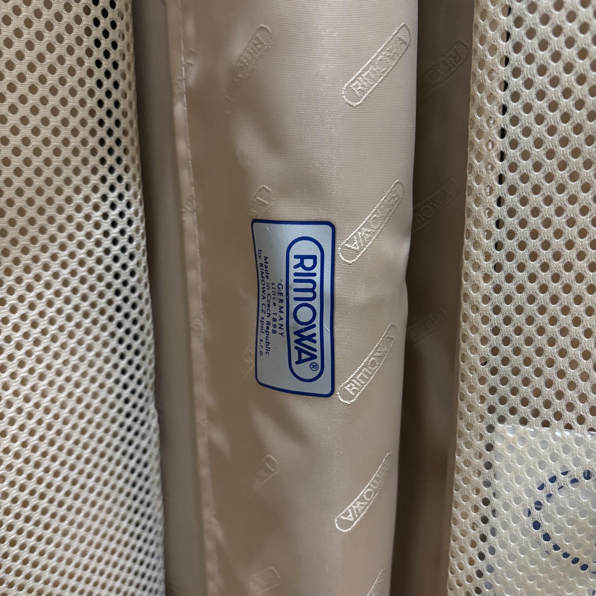 リモワ　エッセンシャル (サルサデラックス)　852.52-6　33リットル　中古美品　2輪