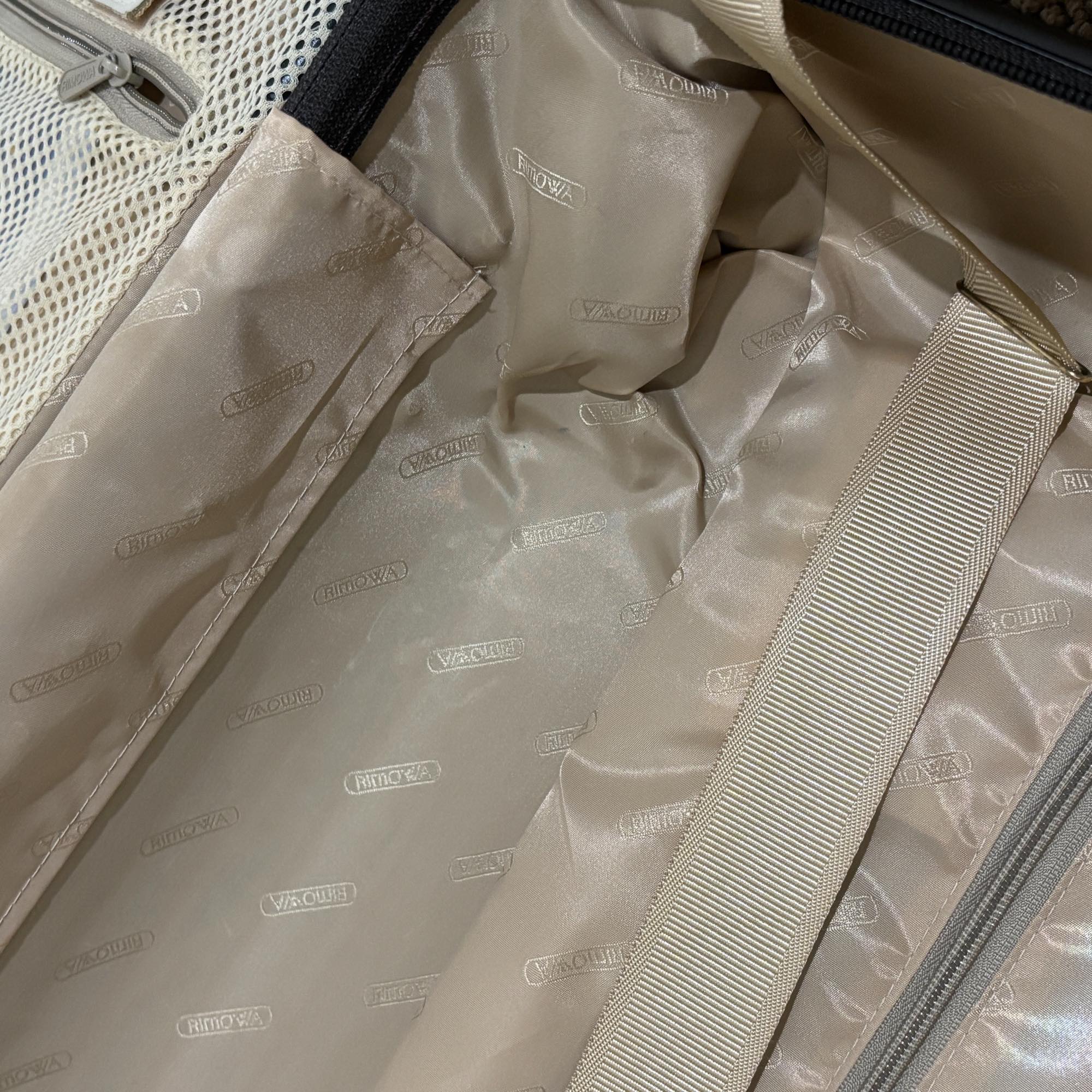 リモワ　エッセンシャル (サルサデラックス)　852.52-6　33リットル　中古美品　2輪