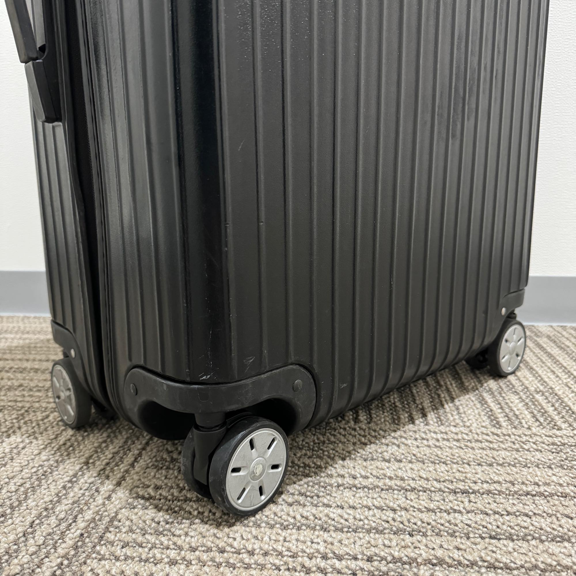 リモワ　サルサ　871.70-6　82リットル　中古商品　4輪