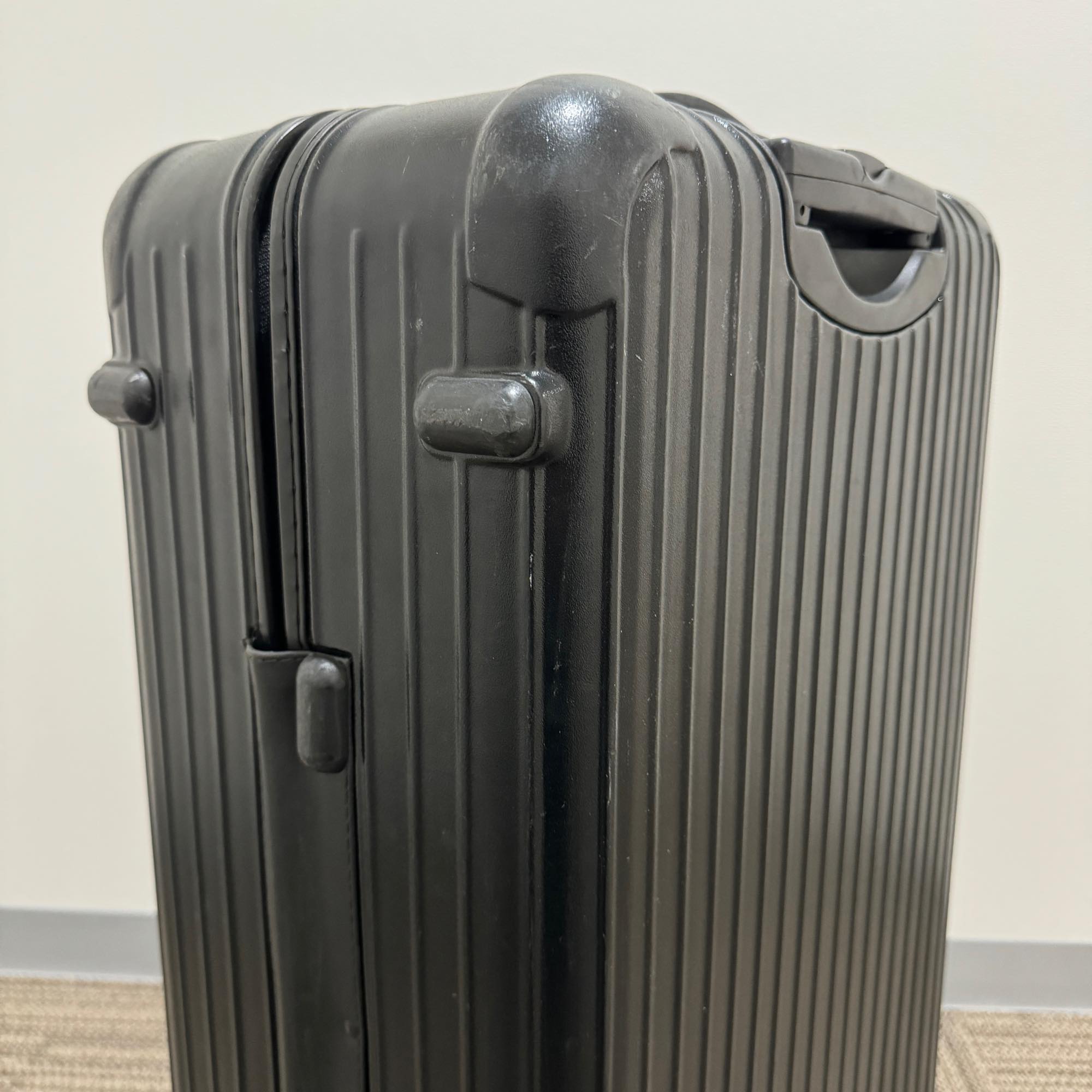 リモワ　サルサ　871.70-6　82リットル　中古商品　4輪