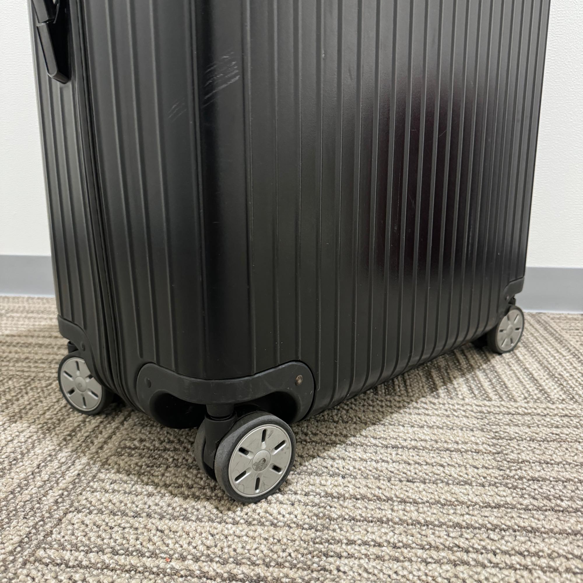 リモワ　サルサ　871.77-6　107リットル　中古商品　4輪