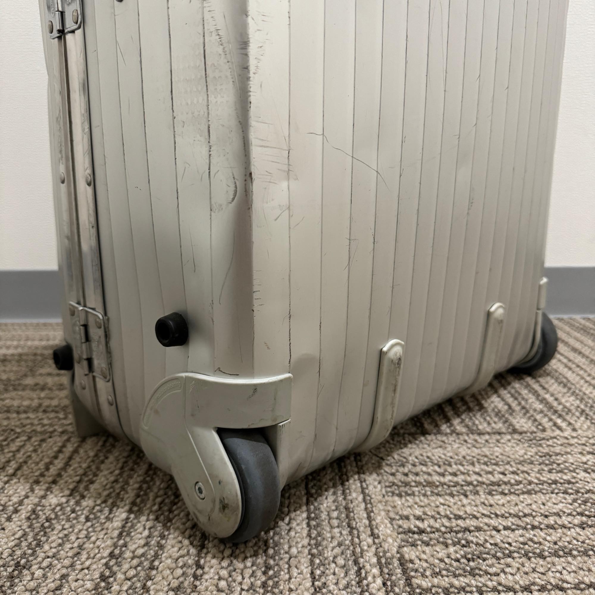 リモワ トパーズ 中古商品 U930.63-6 63リットル 2輪 – リモワ(RIMOWA