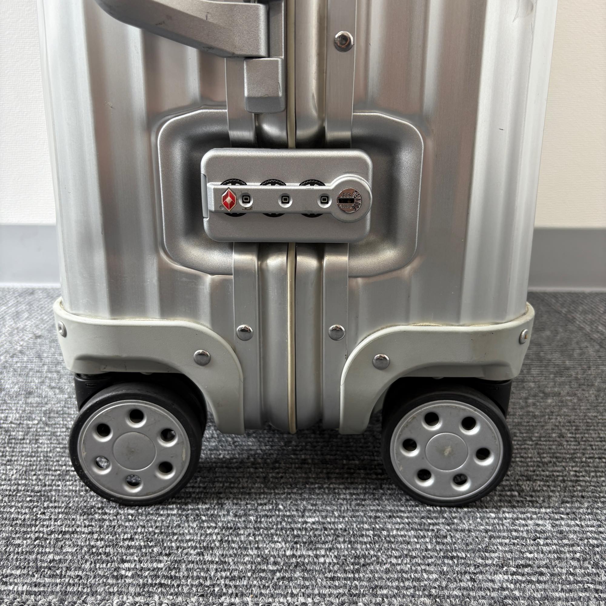 リモワ　トパーズ(オリジナル）　932.56-6　中古美品　45リットル　4輪