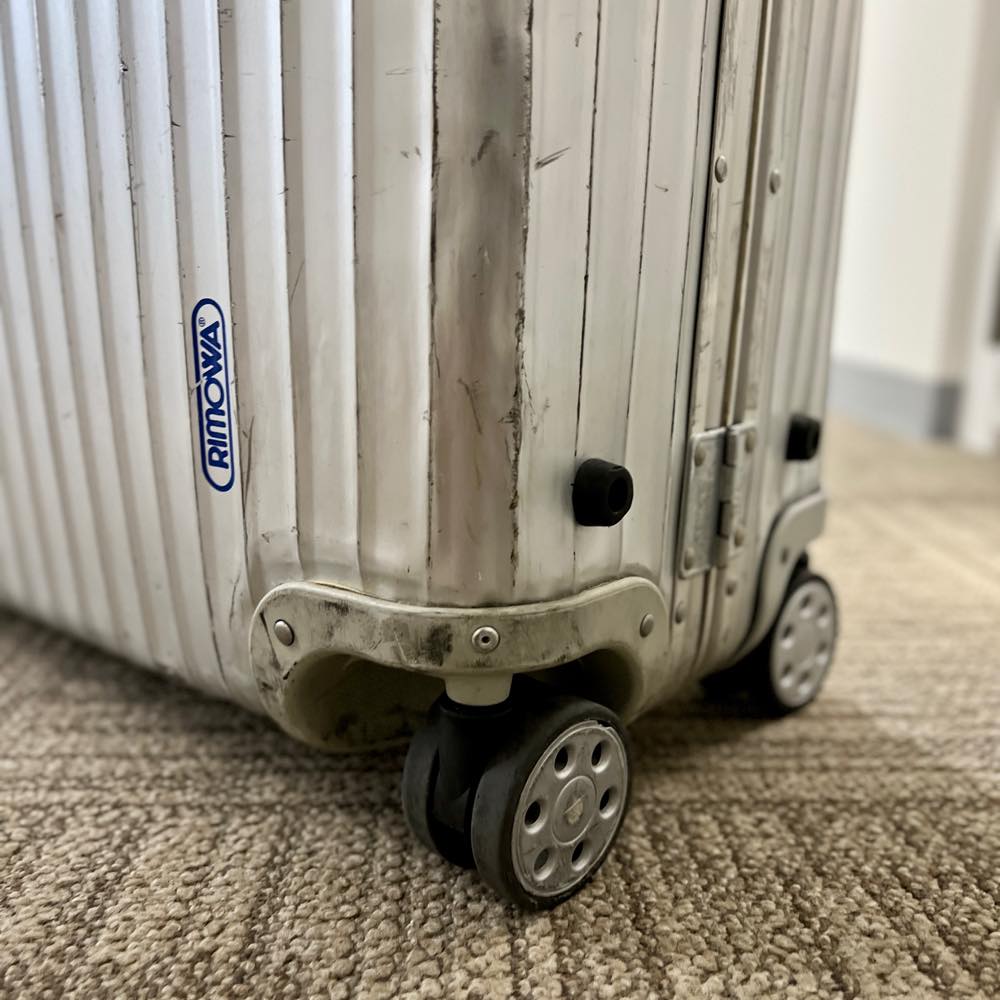 リモワ　トパーズ　中古商品　932.77-6　104リットル　4輪