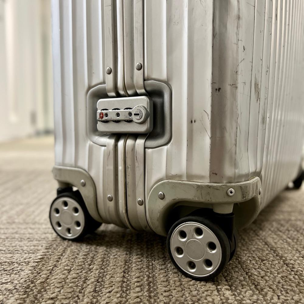 リモワ　トパーズ　中古商品　932.77-6　104リットル　4輪