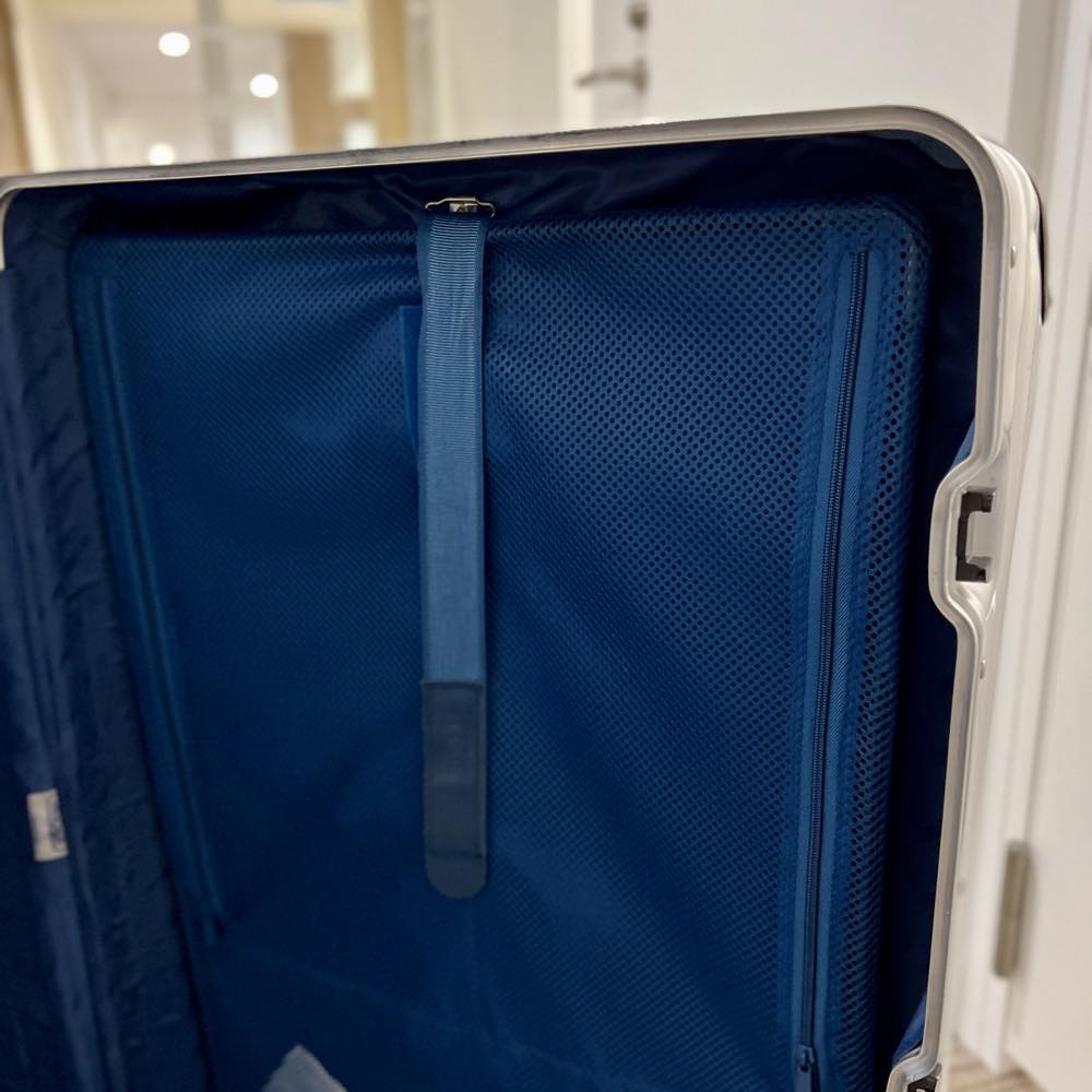 リモワ　トパーズ　中古商品　932.77-6　104リットル　4輪