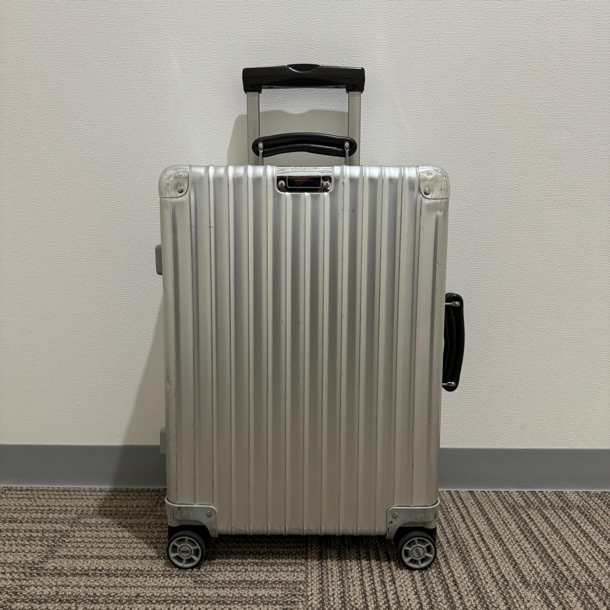 リモワ　クラシックフライト　中古商品　971.52-6　33リットル　4輪