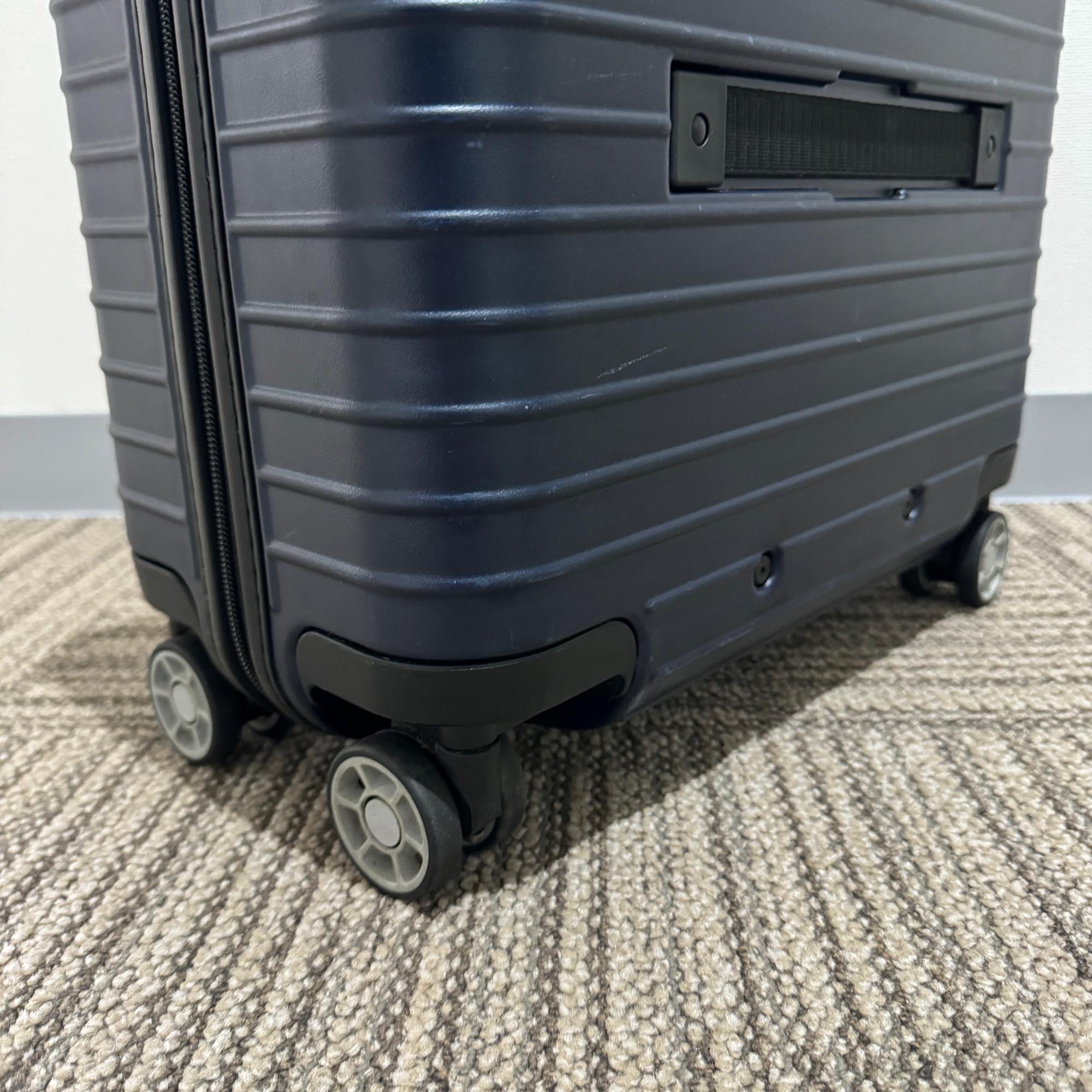 リモワ　サルサ　810.40-7　27リットル　中古美品　4輪