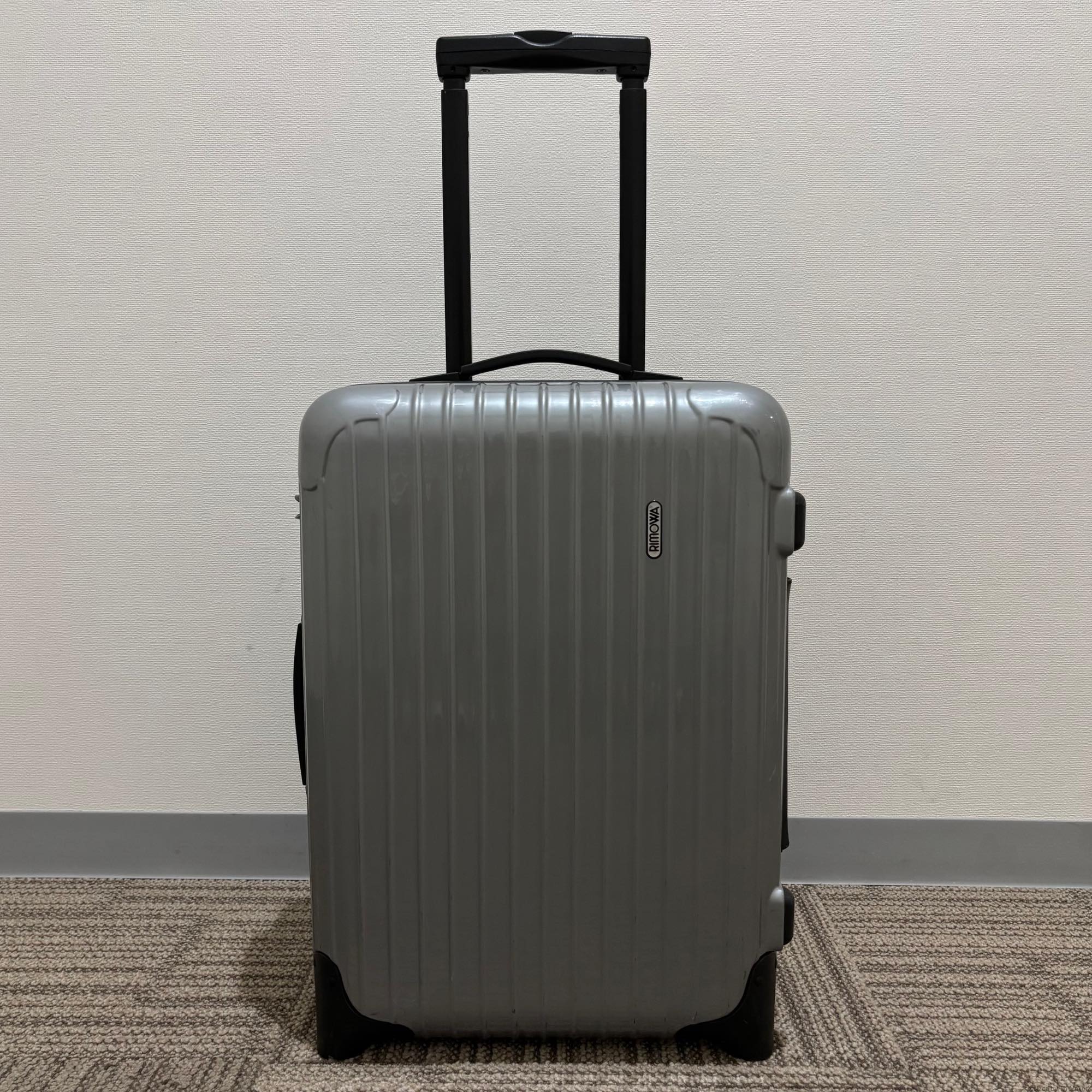 リモワ　サルサ(エッセンシャル)　中古美品　856.52-7　35リットル　2輪
