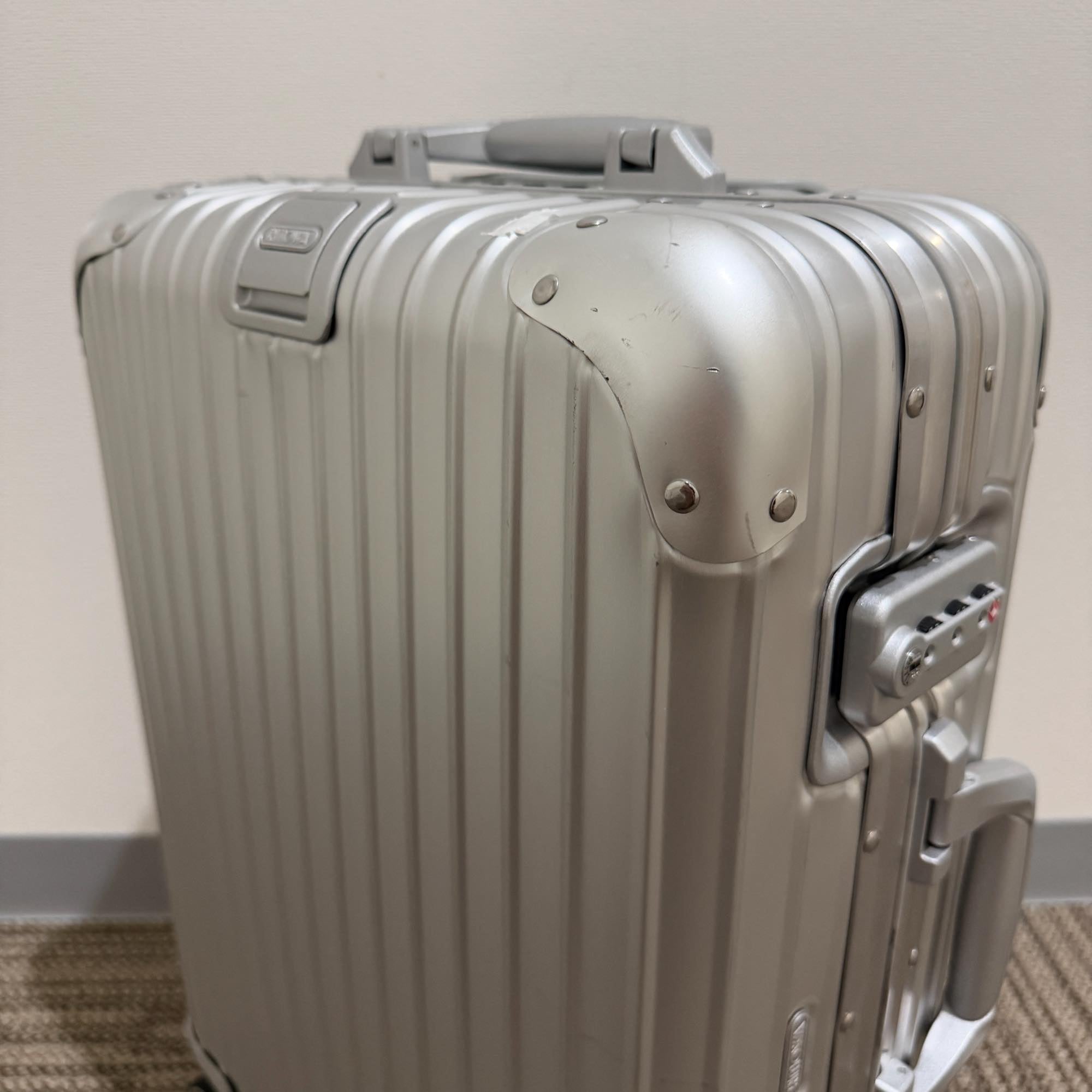 リモワ トパーズ 923.52-7 中古美品 32リットル 4輪 – リモワ(RIMOWA