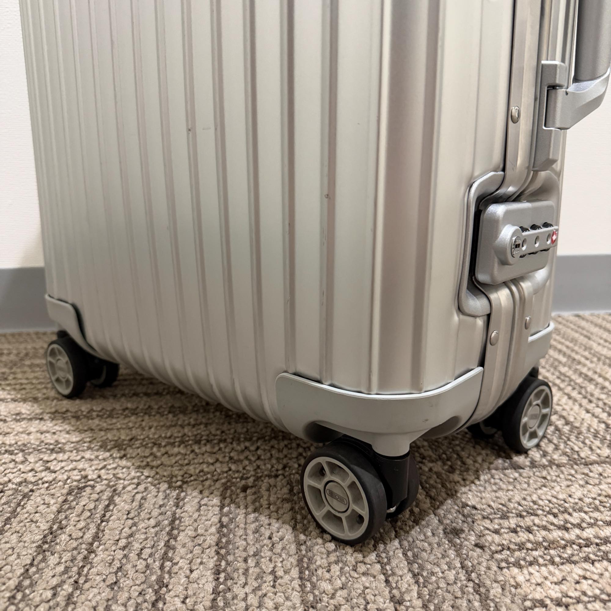 リモワ　トパーズ　923.52-7　中古美品　32リットル　4輪