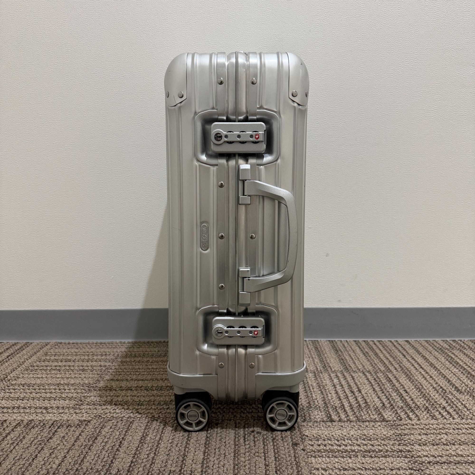 リモワ トパーズ 923.52-7 中古美品 32リットル 4輪 – リモワ(RIMOWA