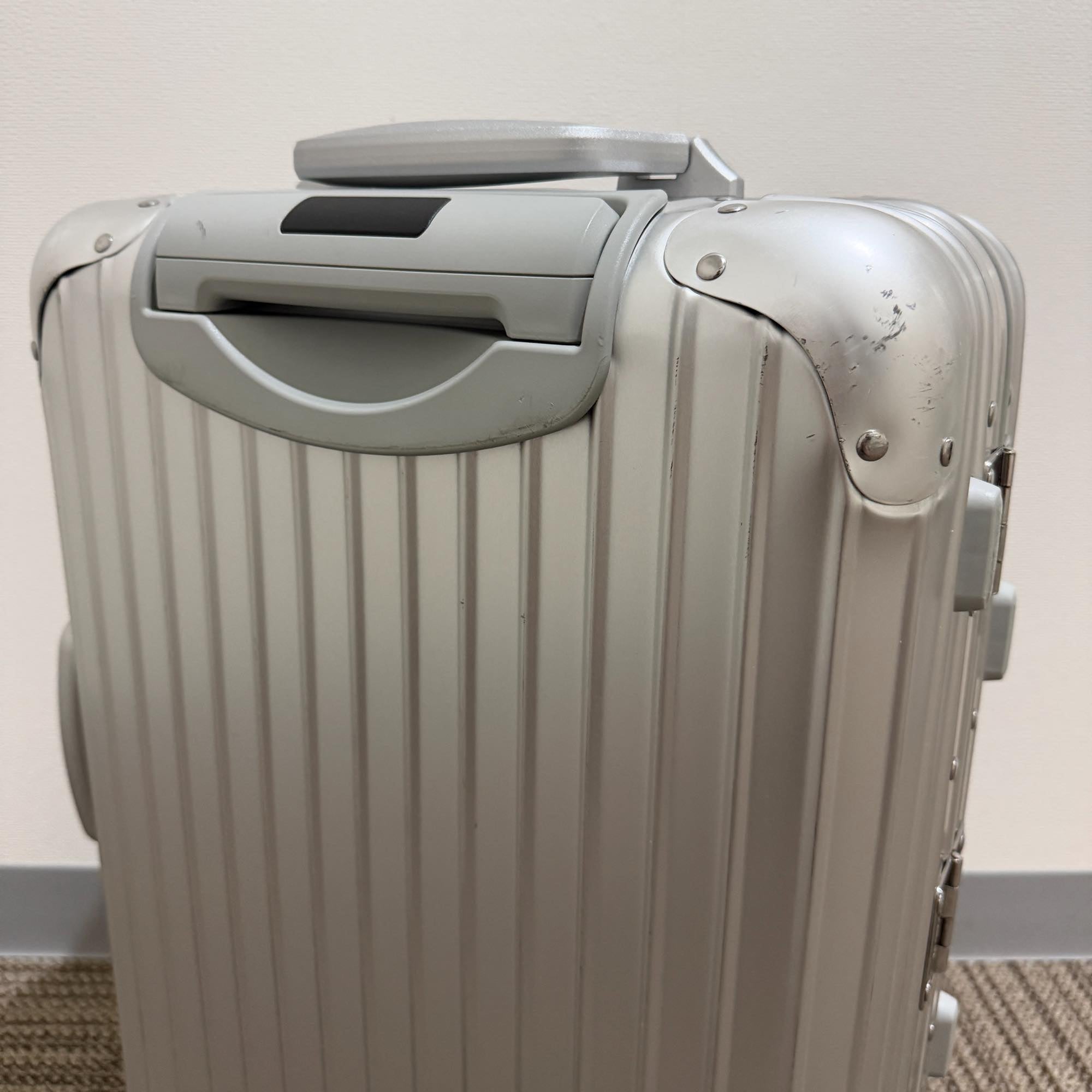リモワ トパーズ 923.52-7 中古美品 32リットル 4輪 – リモワ(RIMOWA