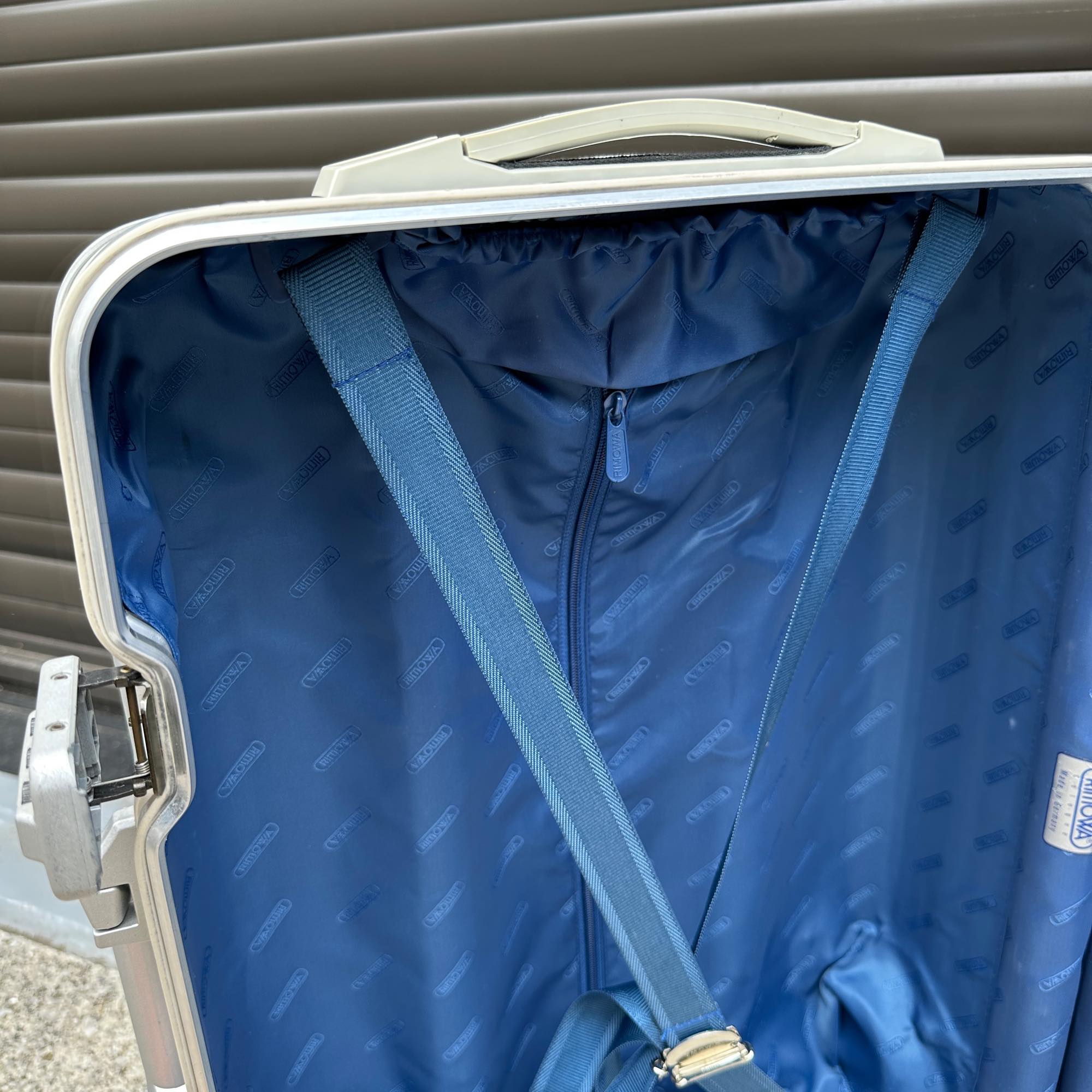 リモワ　トパーズ　929.52-7　中古商品　32リットル　2輪