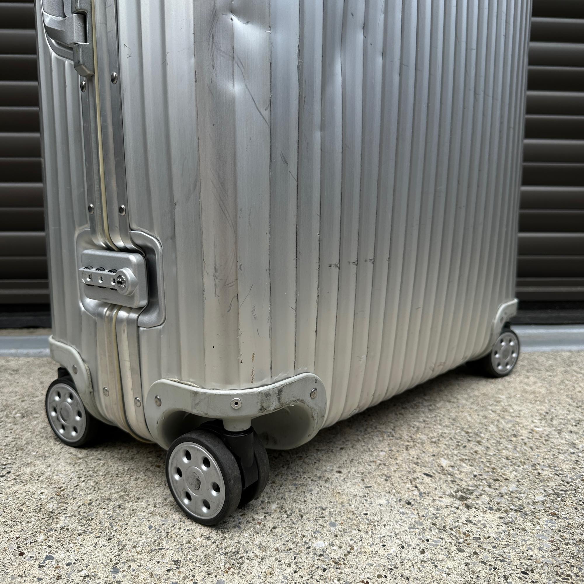 リモワ トパーズ 中古商品 932.77-7 104リットル 4輪 – リモワ(RIMOWA