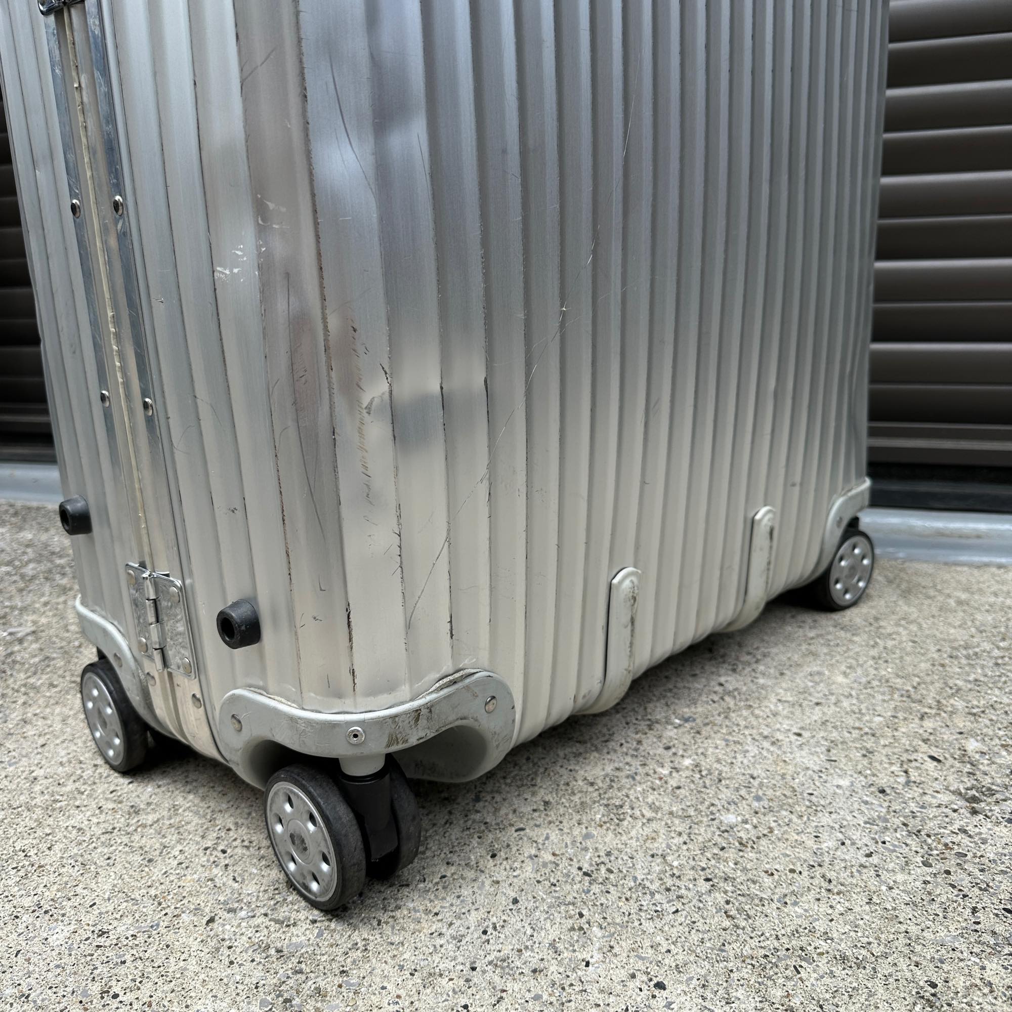リモワ トパーズ 中古商品 932.77-7 104リットル 4輪 – リモワ(RIMOWA