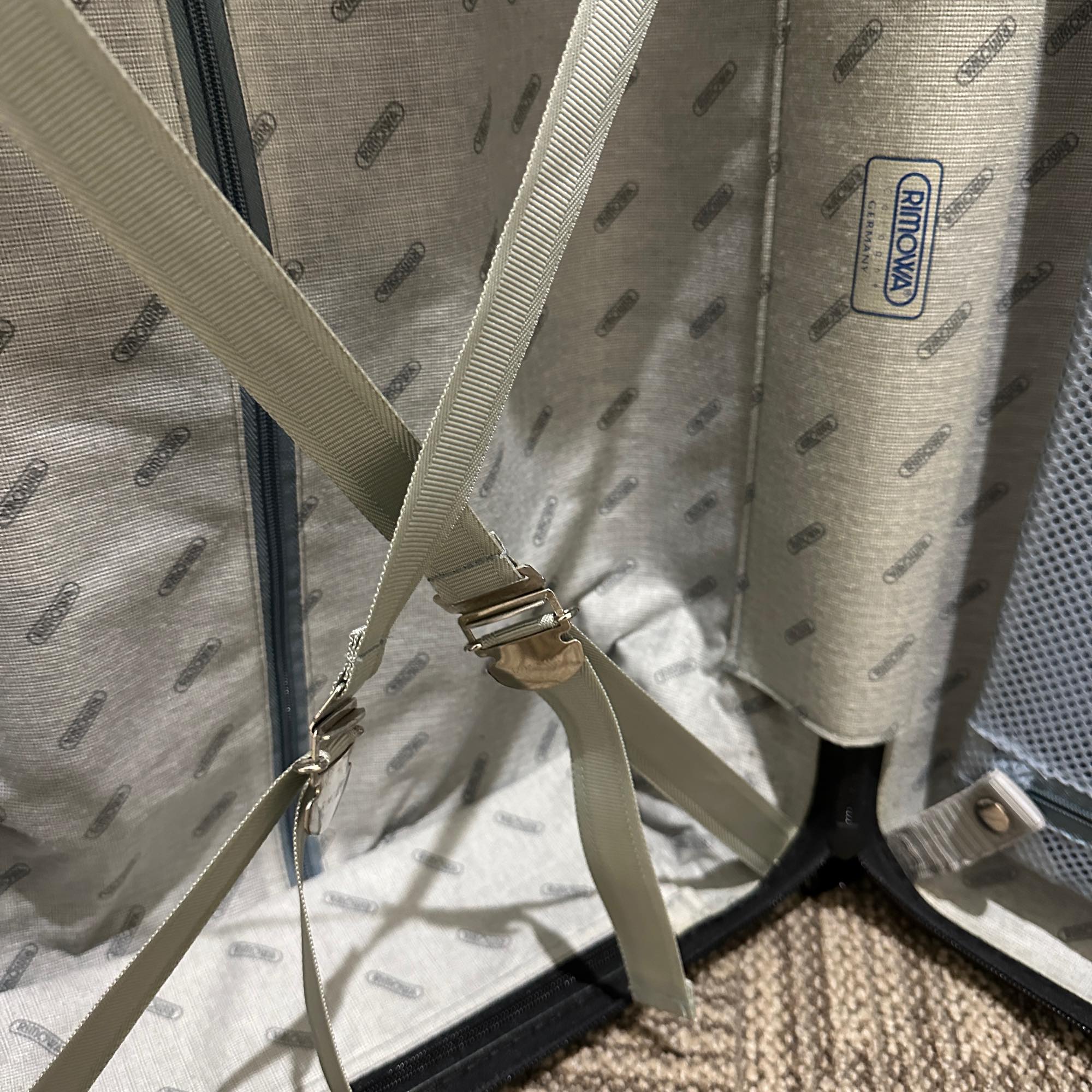 リモワ　サルサ　851.52-8　32リットル　中古商品　2輪