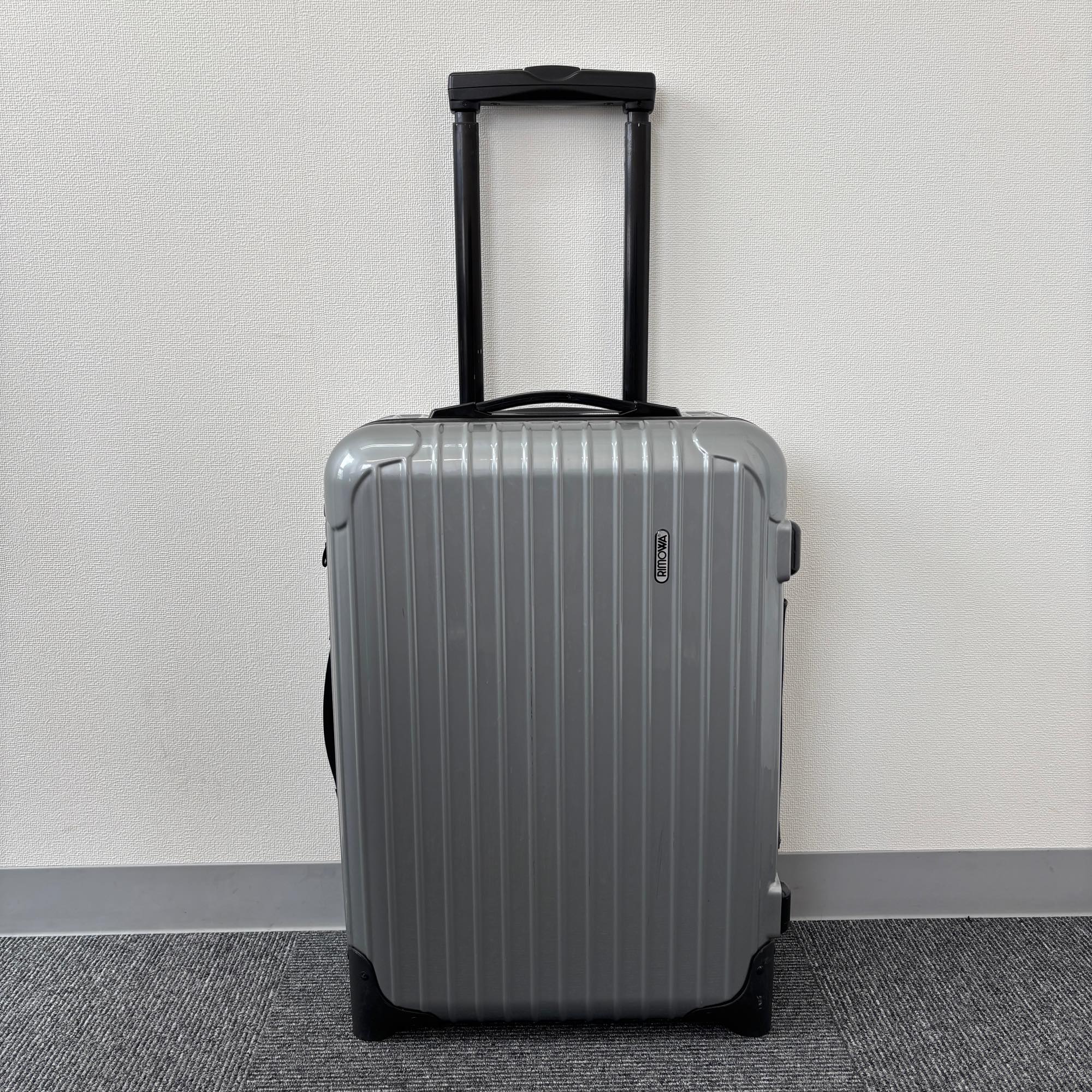 リモワ　エッセンシャル(サルサ)　中古美品　856.52-8　35リットル　2輪