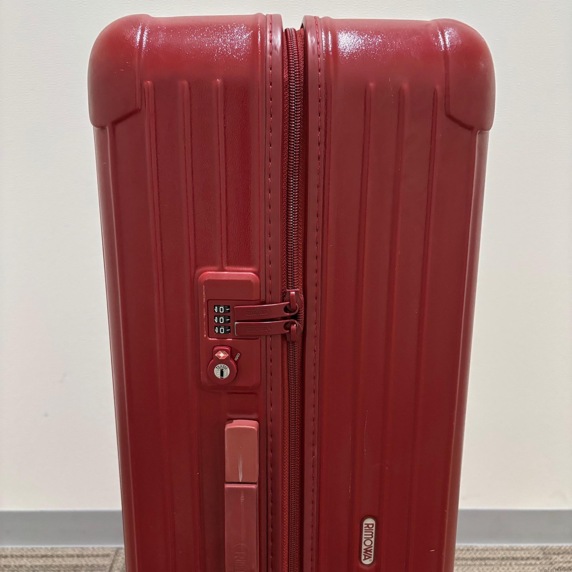 リモワ　サルサ(エッセンシャル)　875.77-8　104リットル　中古美品　4輪