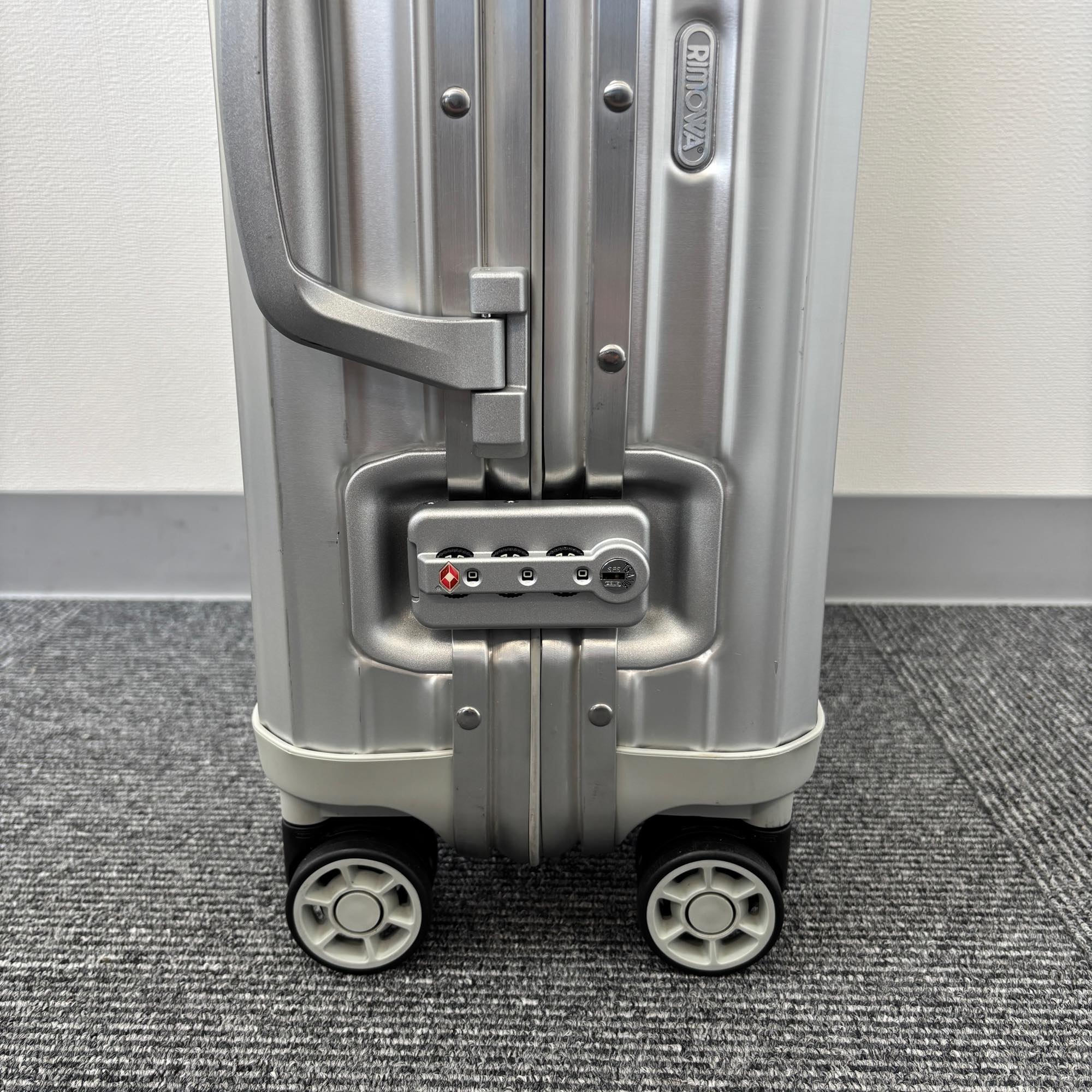 リモワ　トパーズ(オリジナル)　920.52-8　中古美品　32リットル　4輪