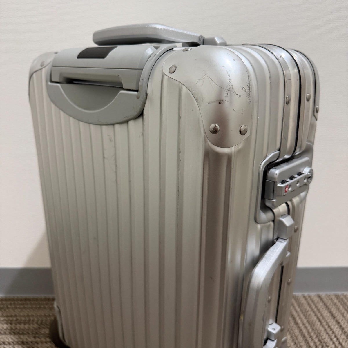 ルフトハンザ　リモワ　アルミニウム　921.90-8　中古美品　32リットル　2輪