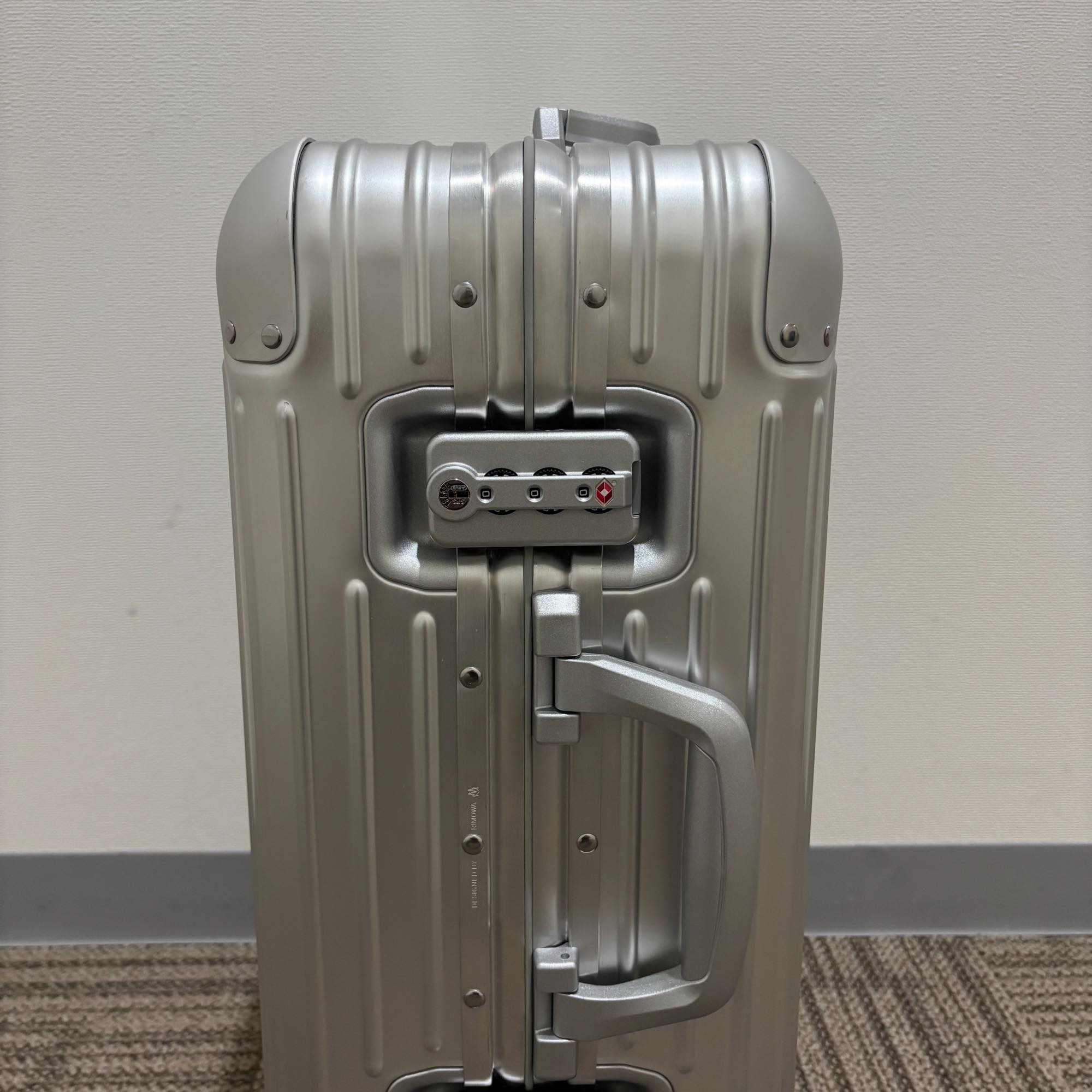 リモワ　オリジナル　925.53.00.4-8　キャビン　中古美品　35リットル　4輪