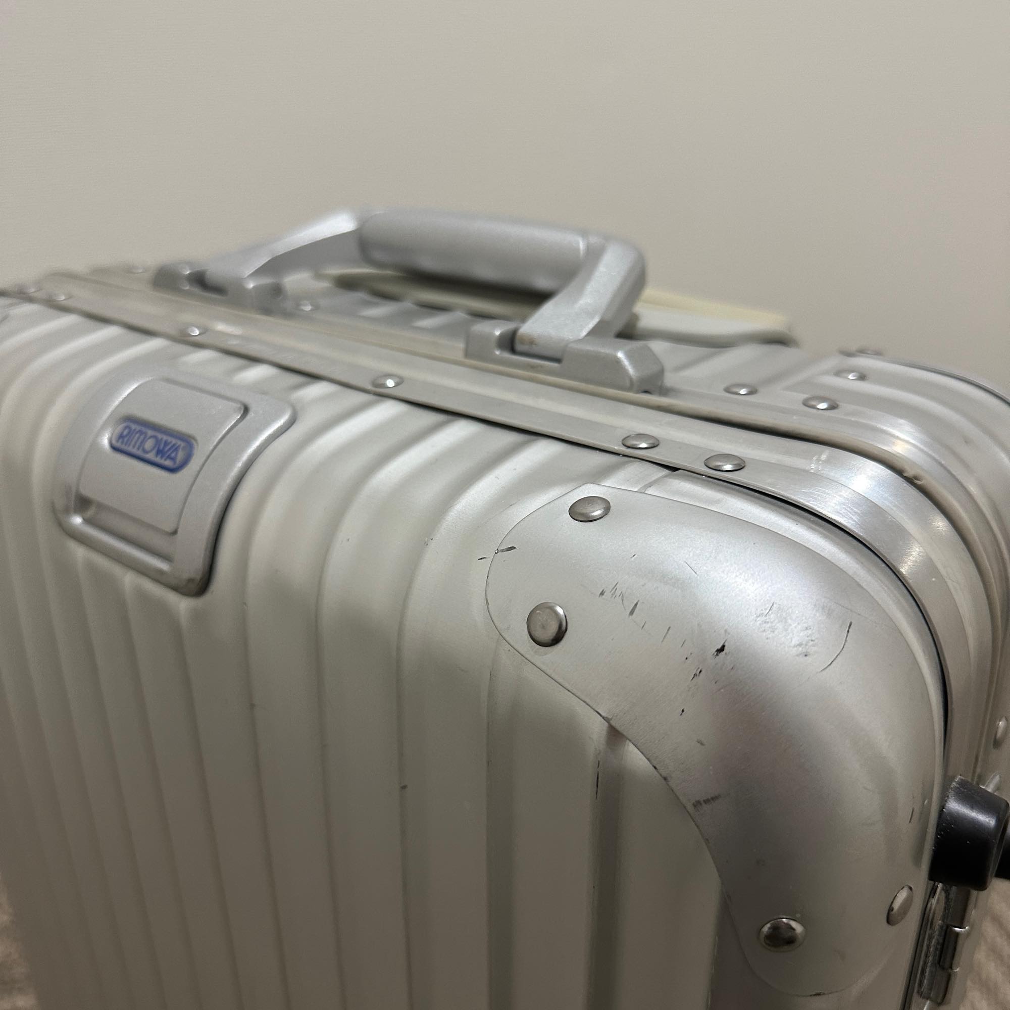 リモワ トパーズ 929.52-8 中古商品 32リットル 2輪 – リモワ(RIMOWA