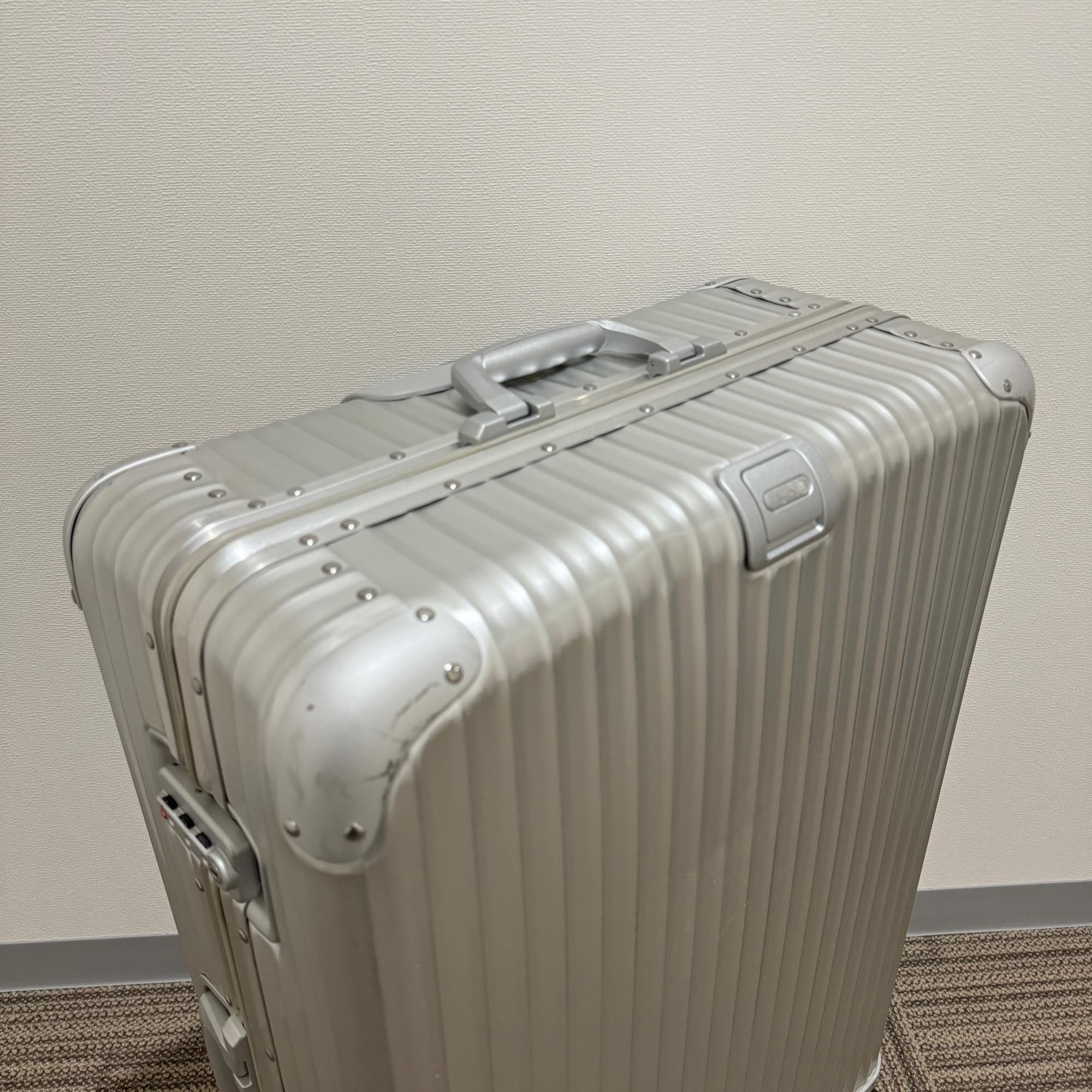リモワ　トパーズ　中古美品　932.77-8　104リットル　4輪