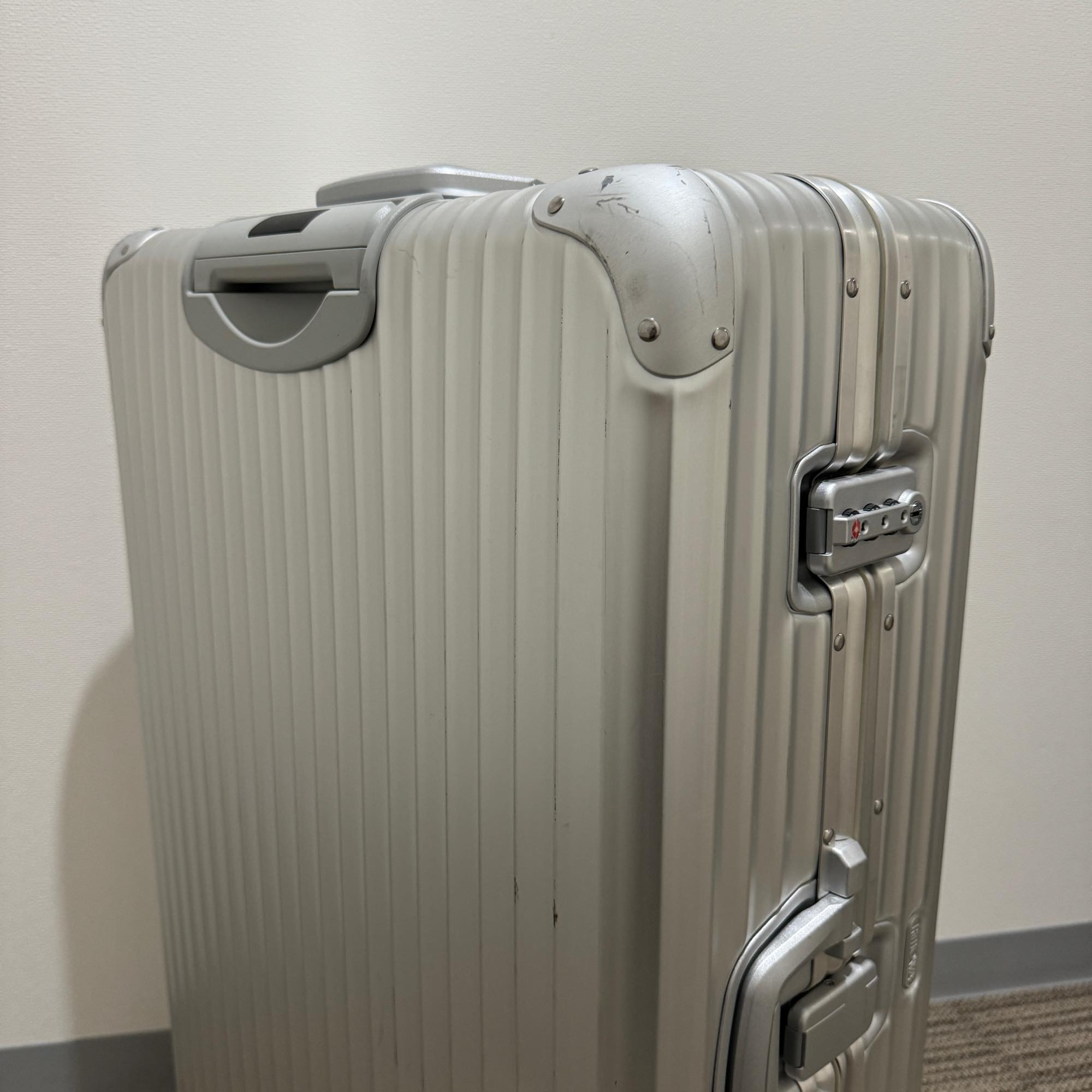 リモワ　トパーズ　中古美品　932.77-8　104リットル　4輪