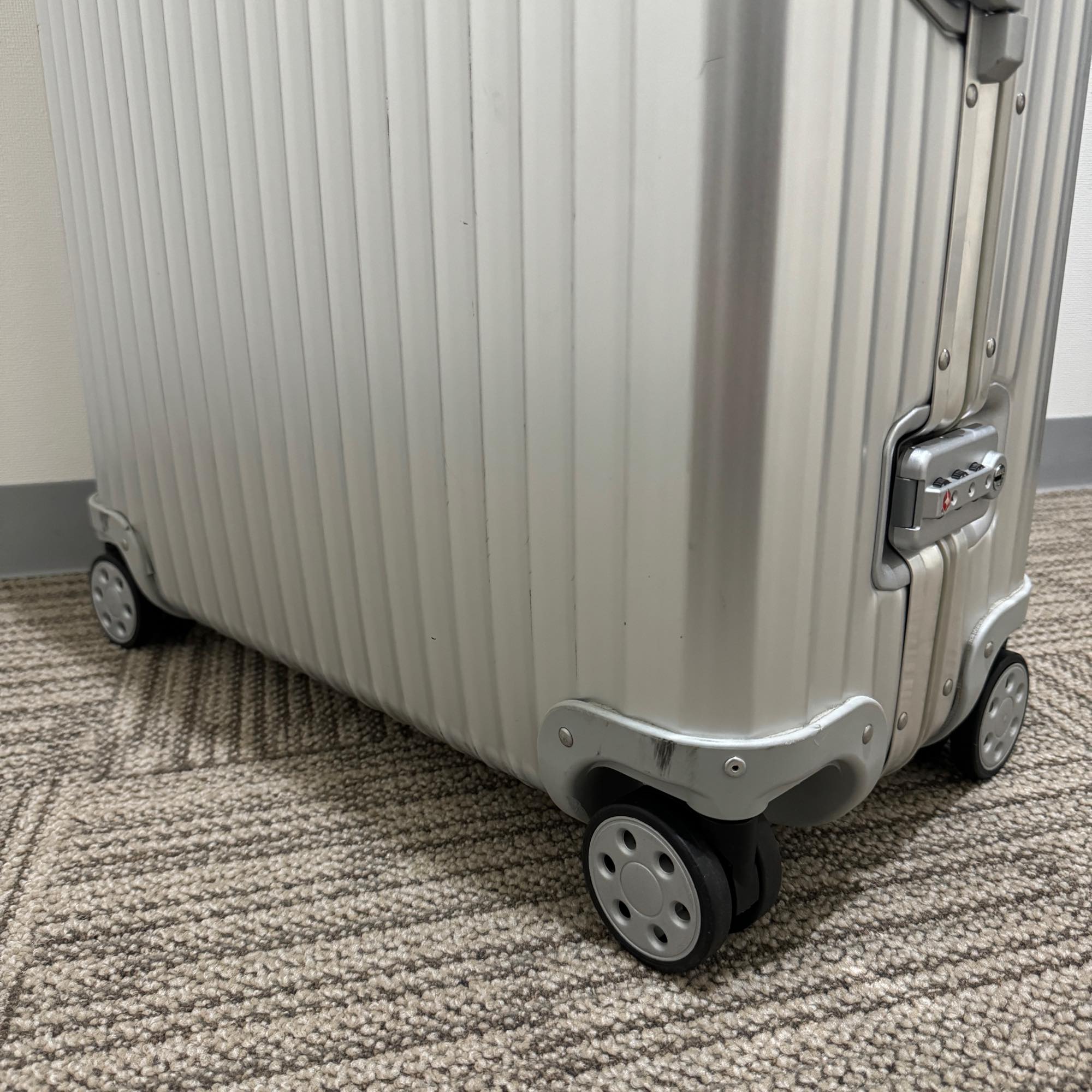 リモワ トパーズ 中古美品 932.77-8 104リットル 4輪 – リモワ(RIMOWA