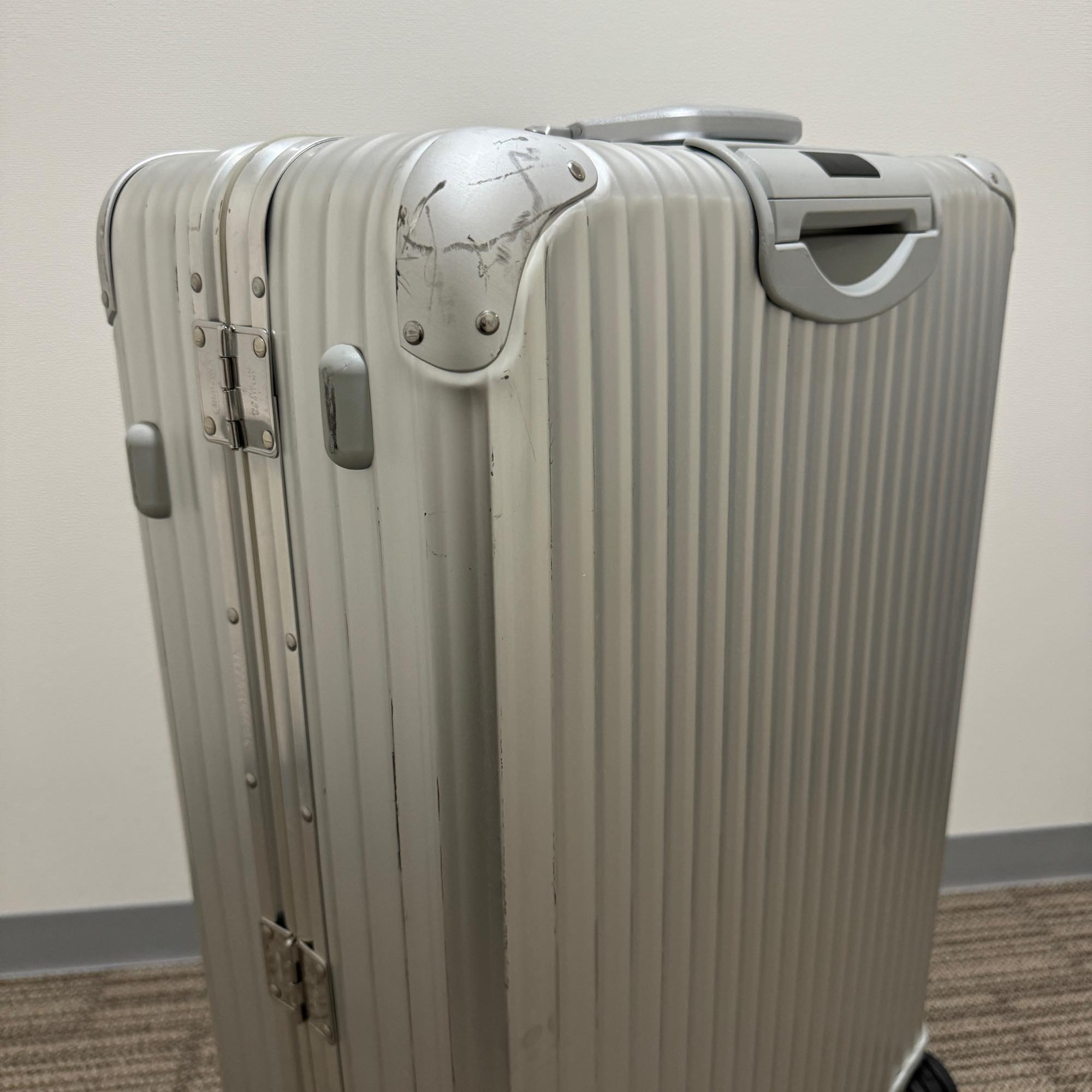 リモワ　トパーズ　中古美品　932.77-8　104リットル　4輪