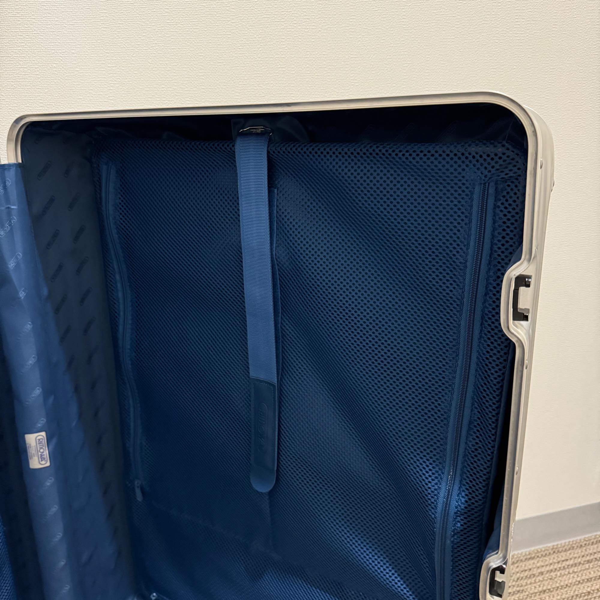 リモワ トパーズ 中古美品 932.77-8 104リットル 4輪 – リモワ(RIMOWA