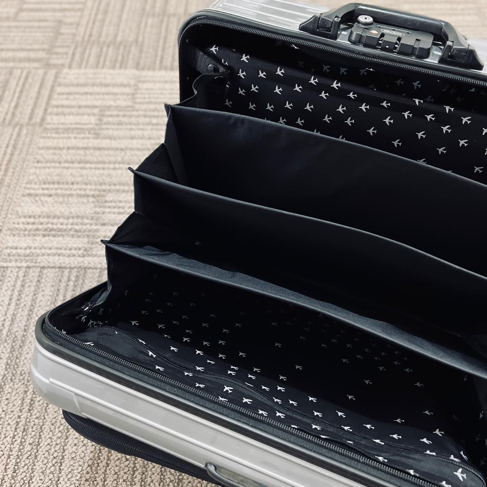リモワ　ルフトハンザ　サルサデラックス ハイブリッド　808.52　42リットル　中古美品　2輪