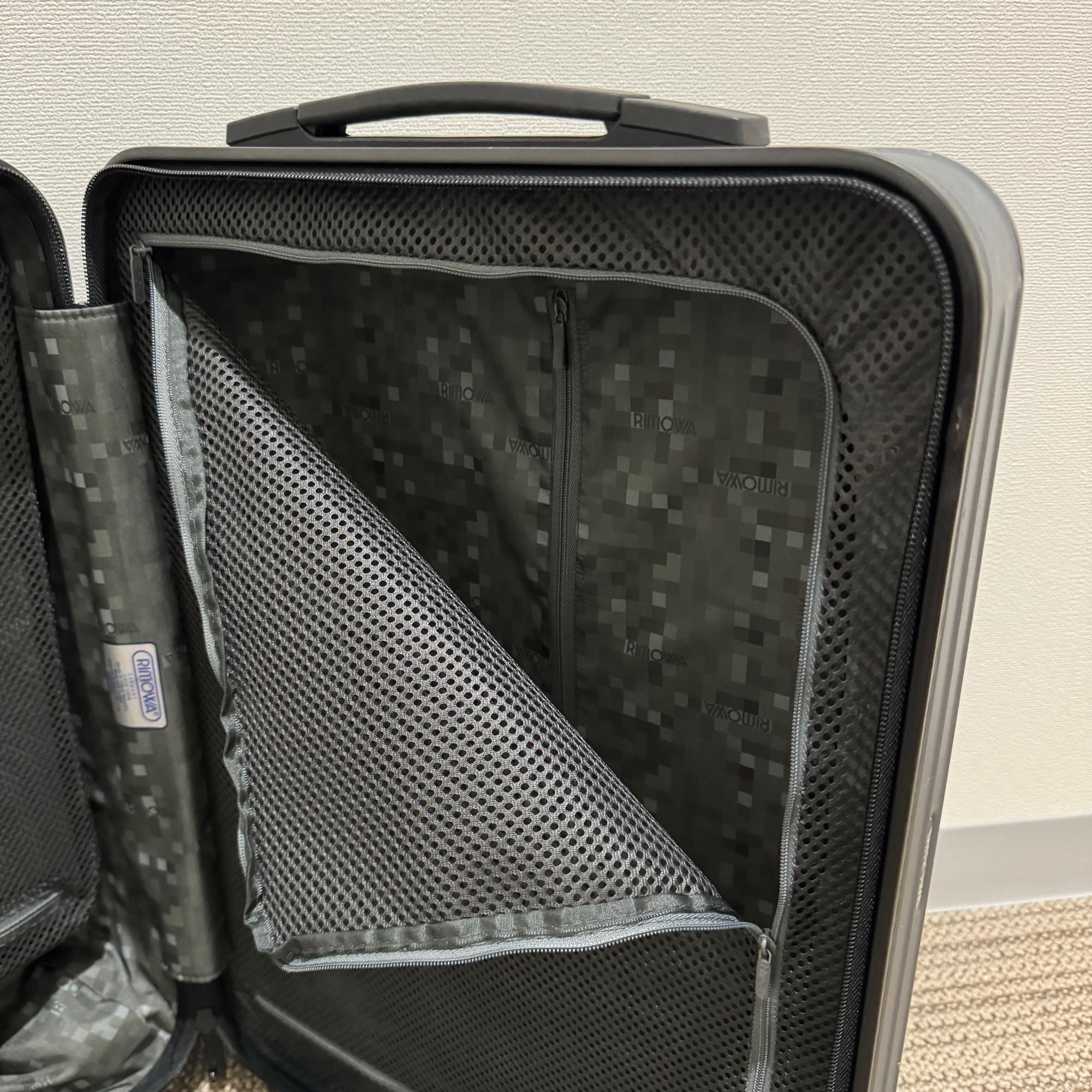 リモワ サルサ 810.52.35.4-1 中古商品 35リットル 4輪 – リモワ