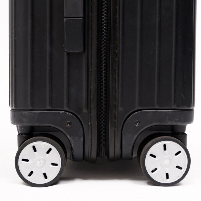 リモワ　サルサ　810.56　47リットル　中古商品　4輪