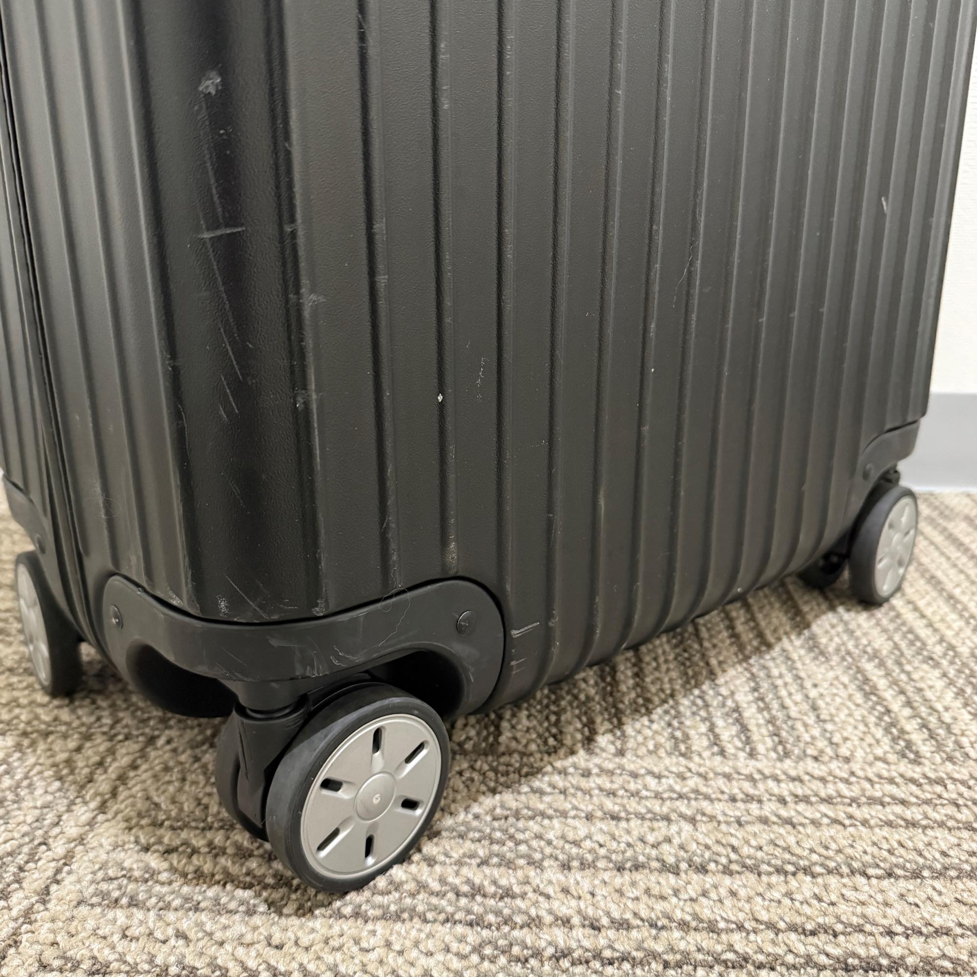 リモワ　サルサ　810.63.32.4　中古商品　58リットル　4輪