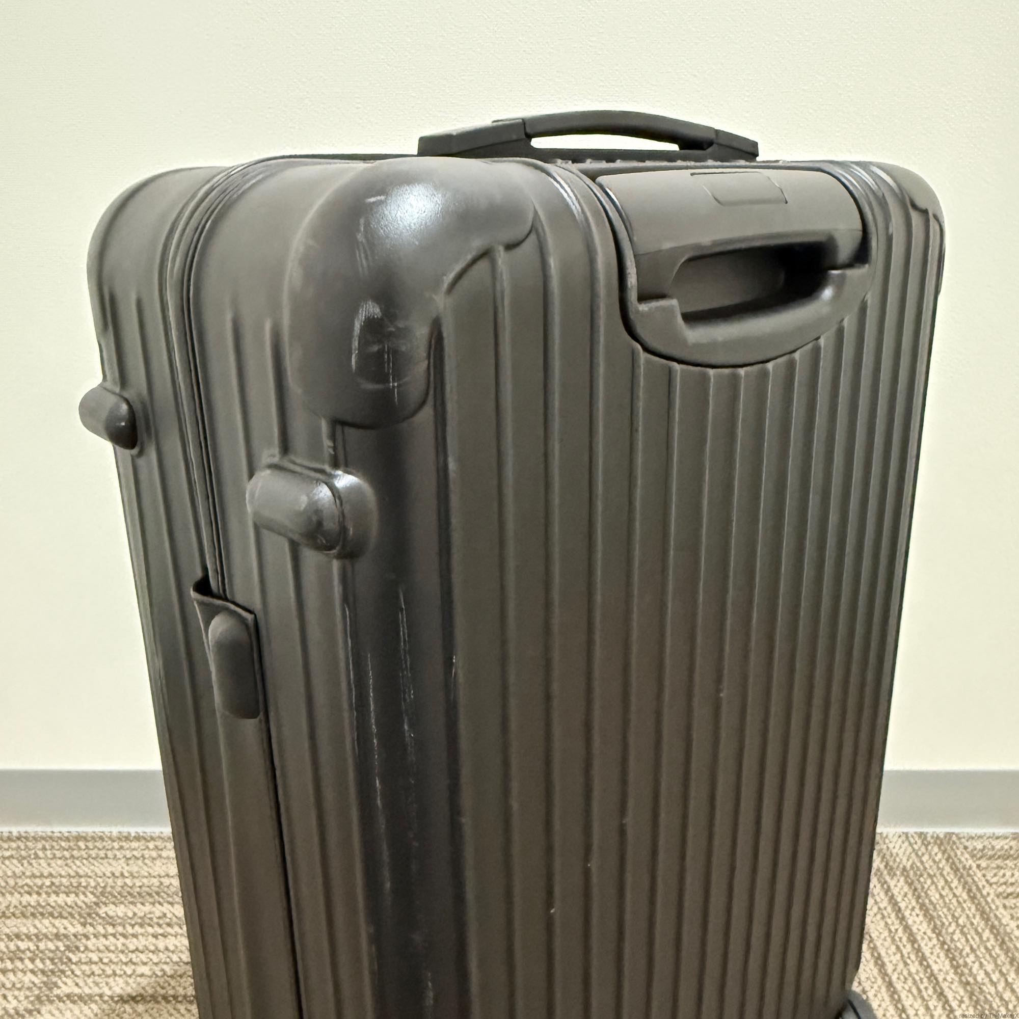 リモワ　サルサ　810.63.32.4　中古商品　58リットル　4輪