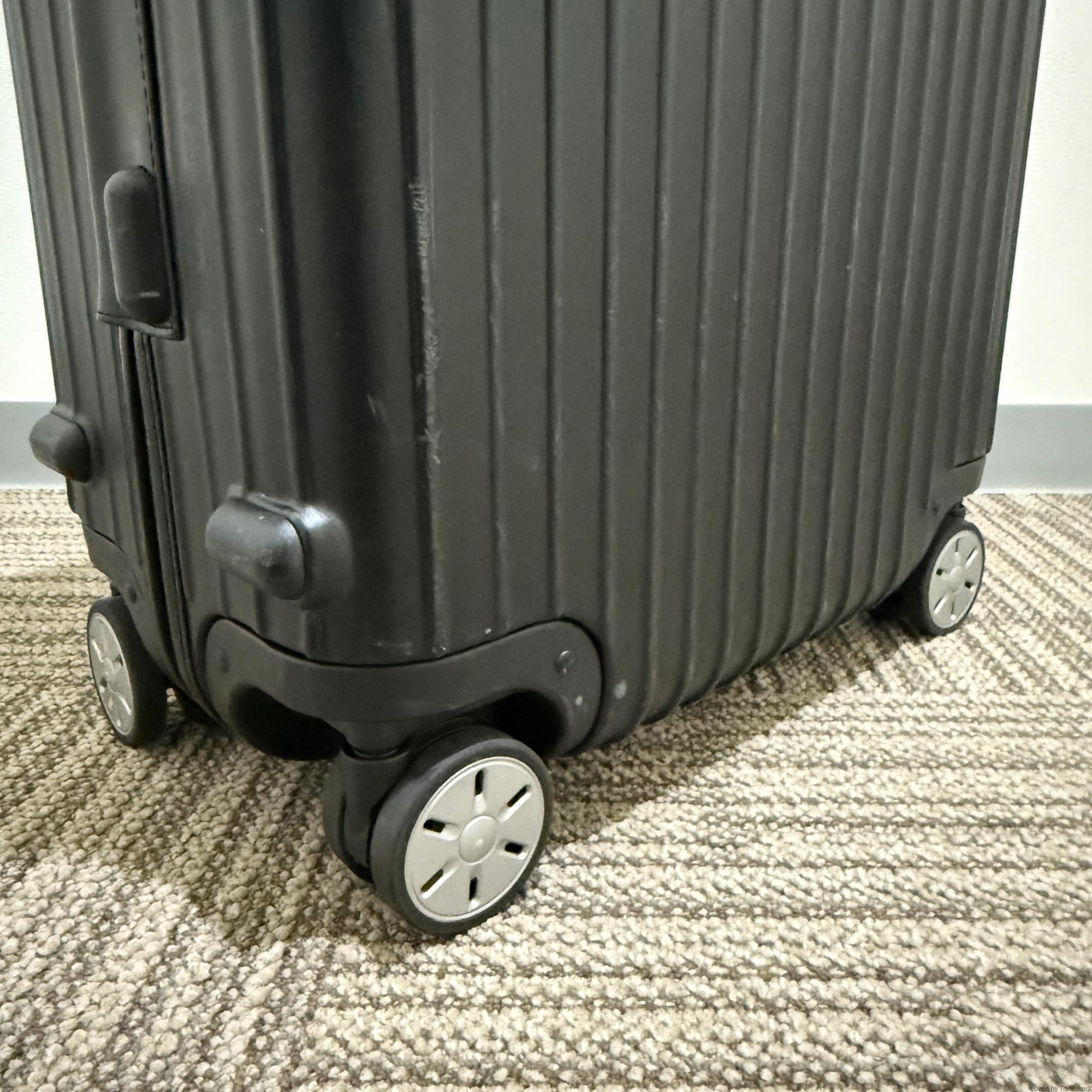 リモワ　サルサ　810.63.32.4　中古商品　58リットル　4輪