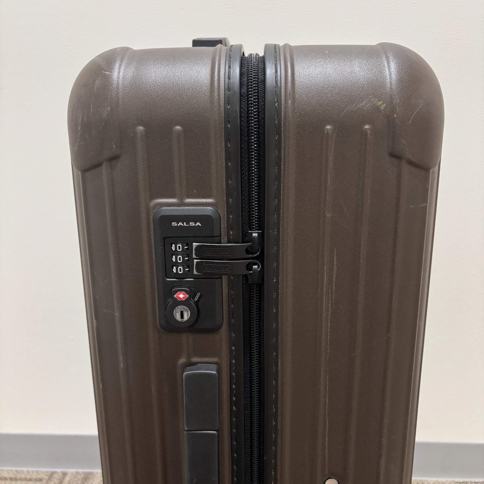 リモワ　エッセンシャル(サルサ)　810.63.38.4　中古美品　58リットル　4輪