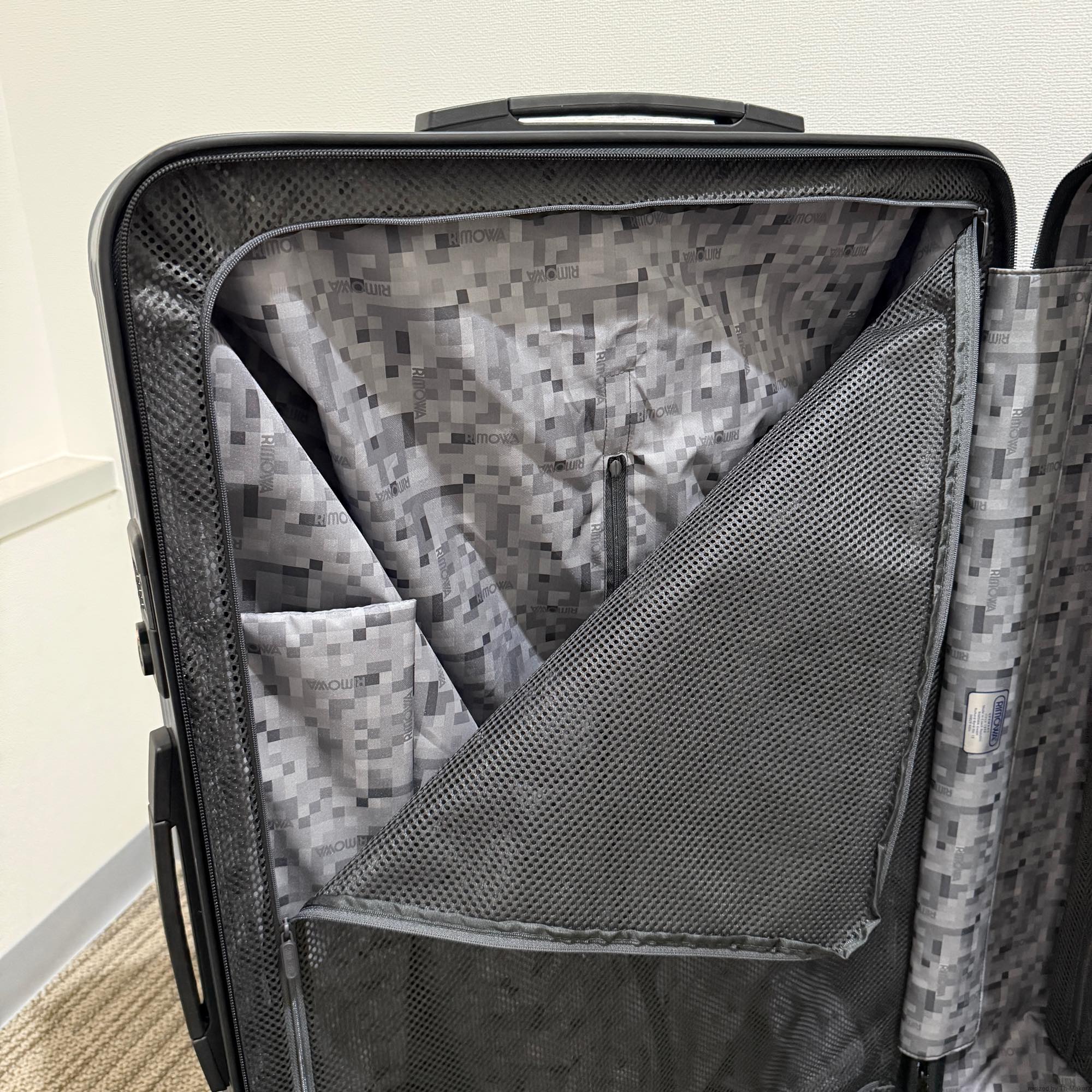 リモワ　サルサ　810.77.35.4　中古美品　97リットル　4輪