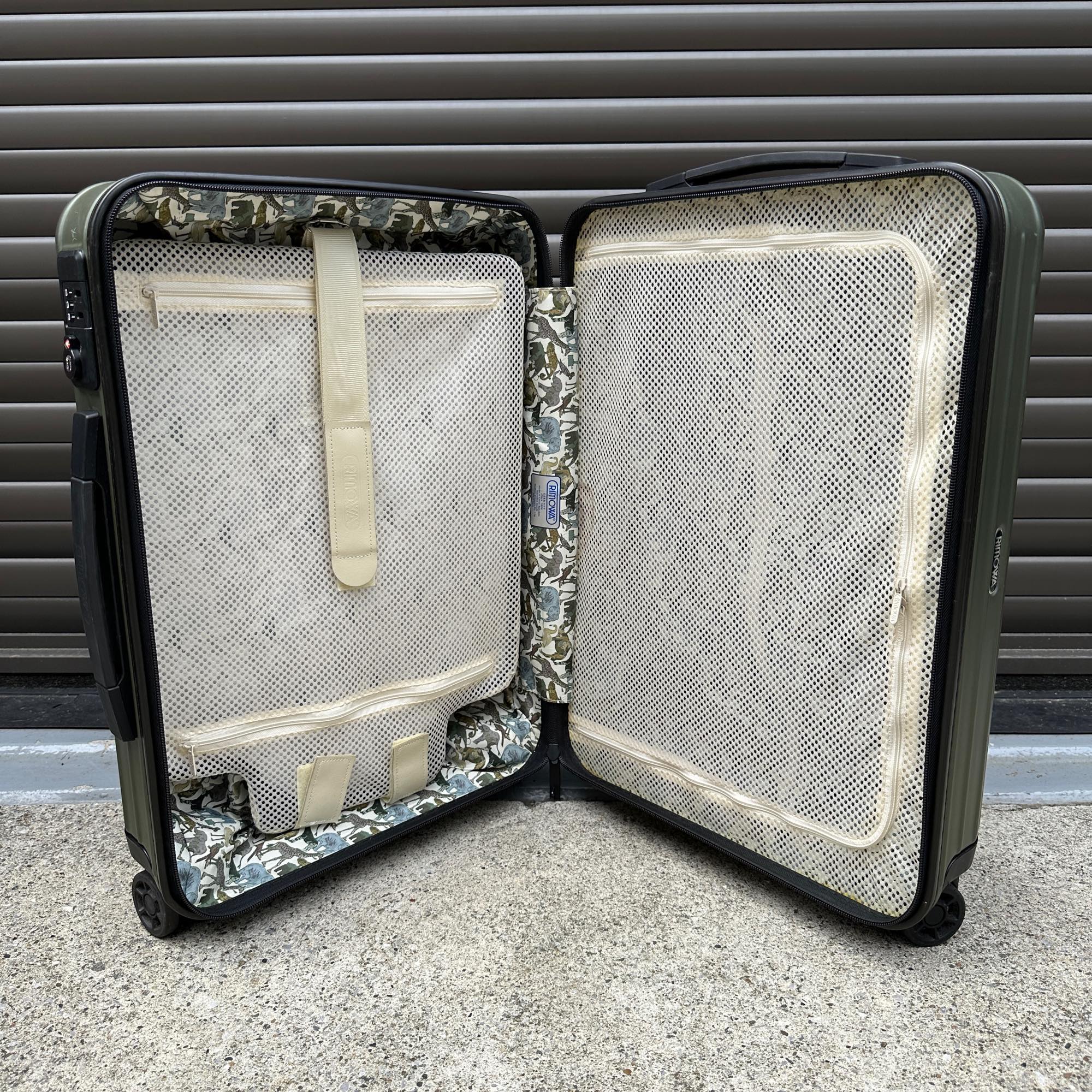リモワ　サルサ　810.90 　中古商品　23リットル　2輪