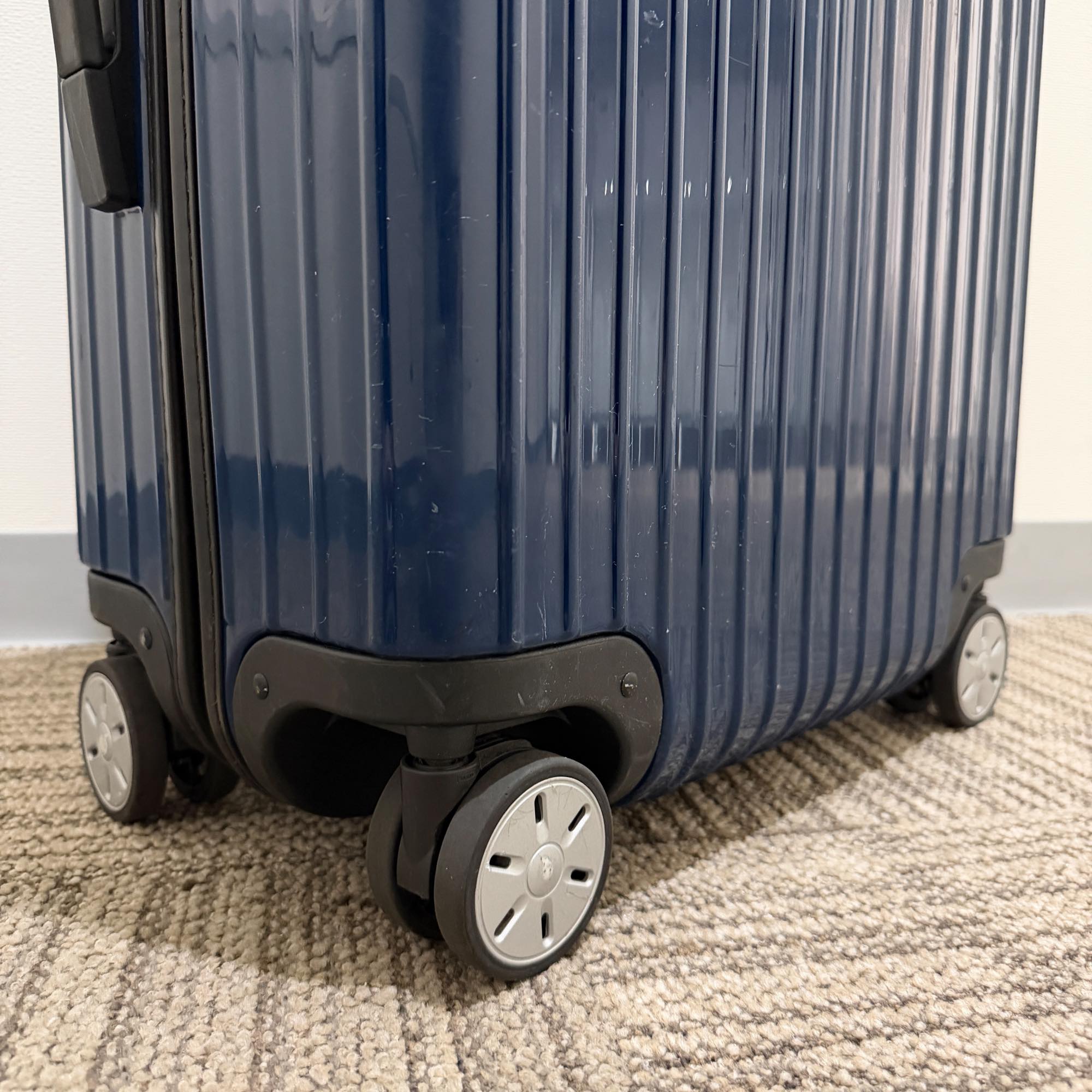 リモワ　ユナイテッドアローズ限定　サルサ　810.90.52.8　中古美品　61リットル　4輪