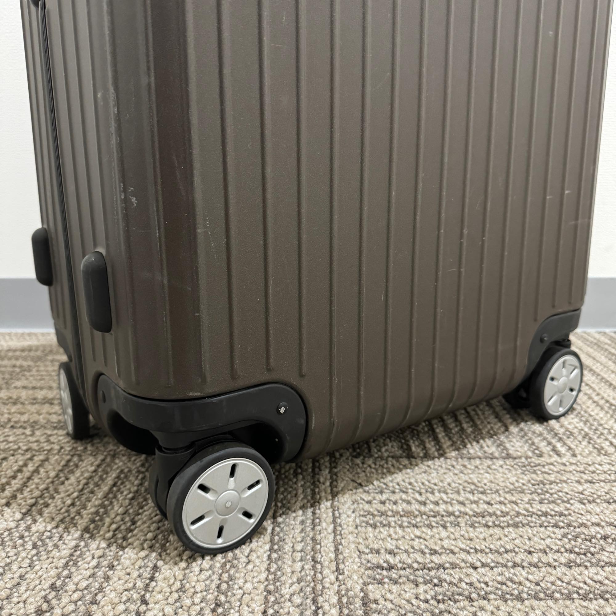 リモワ サルサ 電子タグ 811.63.38.5 中古美品 63リットル 4輪