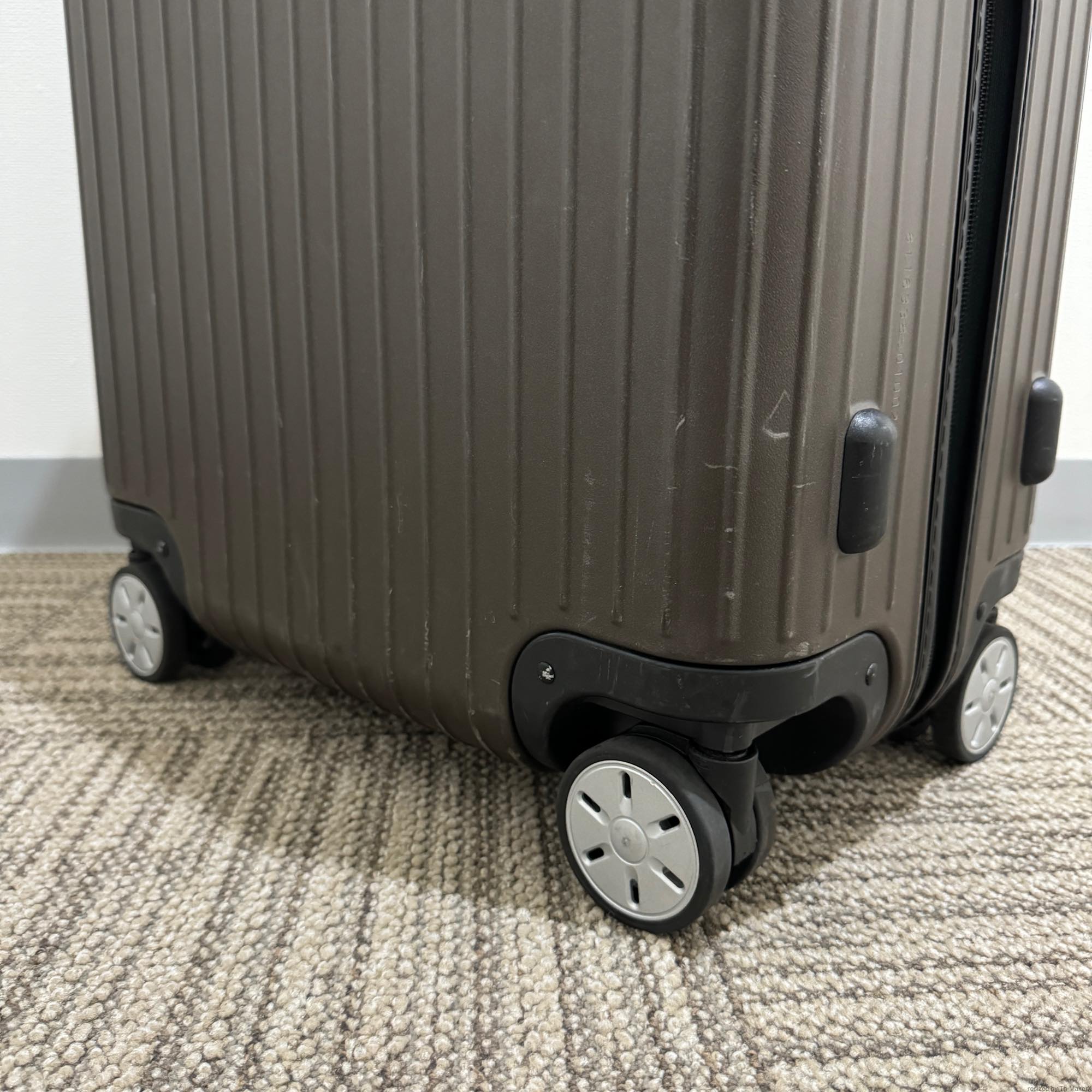 リモワ　サルサ　電子タグ　 811.63.38.5　中古美品　63リットル　4輪