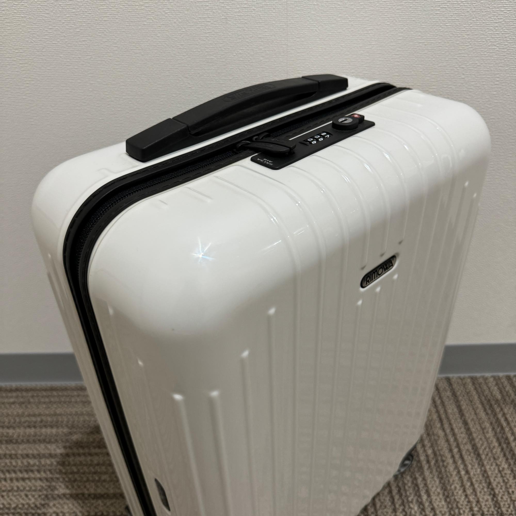 リモワ　サルサ エアー　中古美品　820.52.45.4　34リットル　4輪