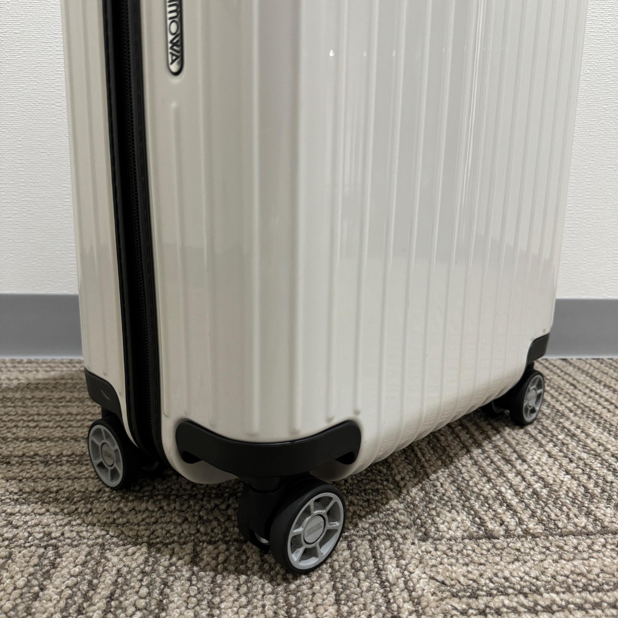 リモワ　サルサ エアー　中古美品　820.52.45.4　34リットル　4輪