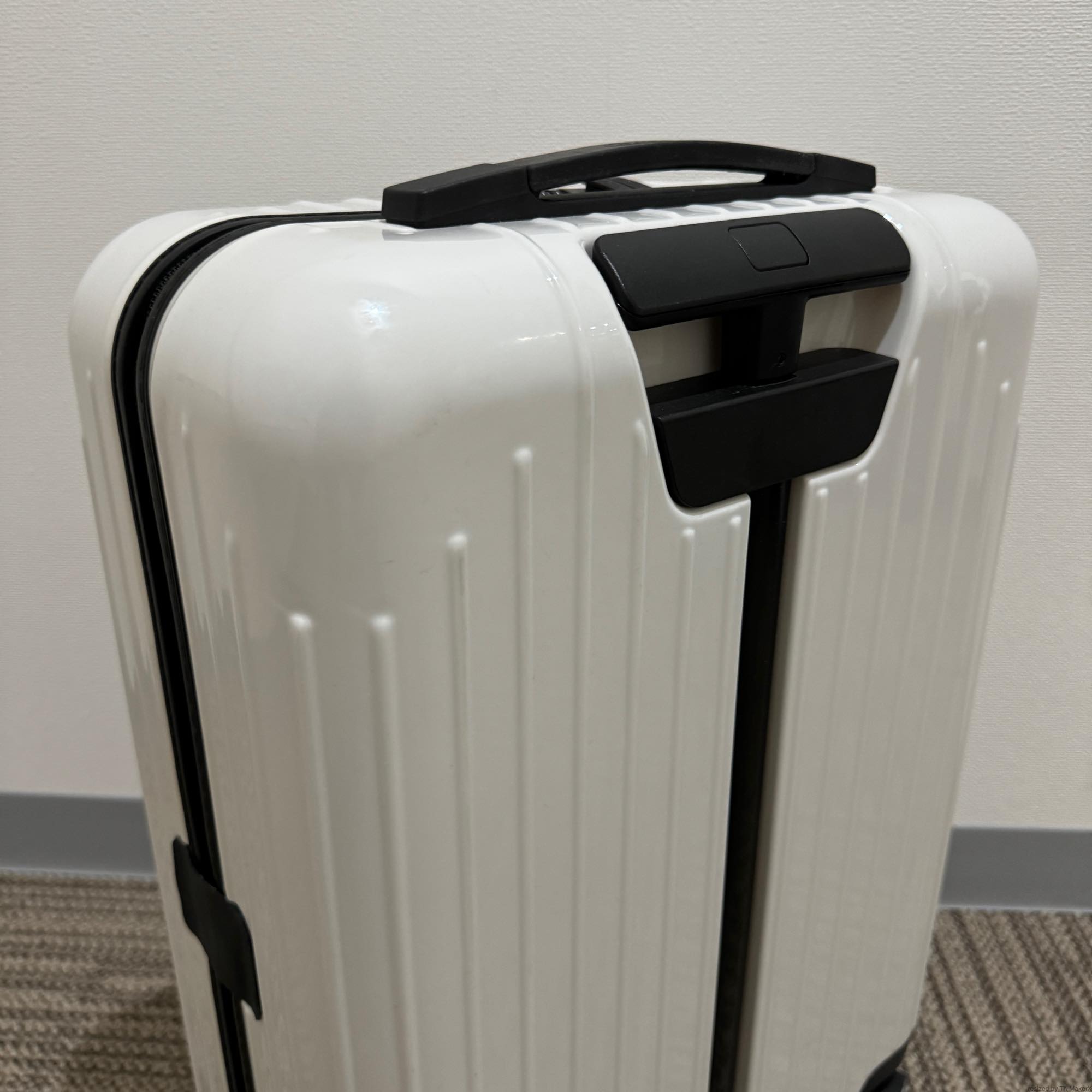 リモワ　サルサ エアー　中古美品　820.52.45.4　34リットル　4輪