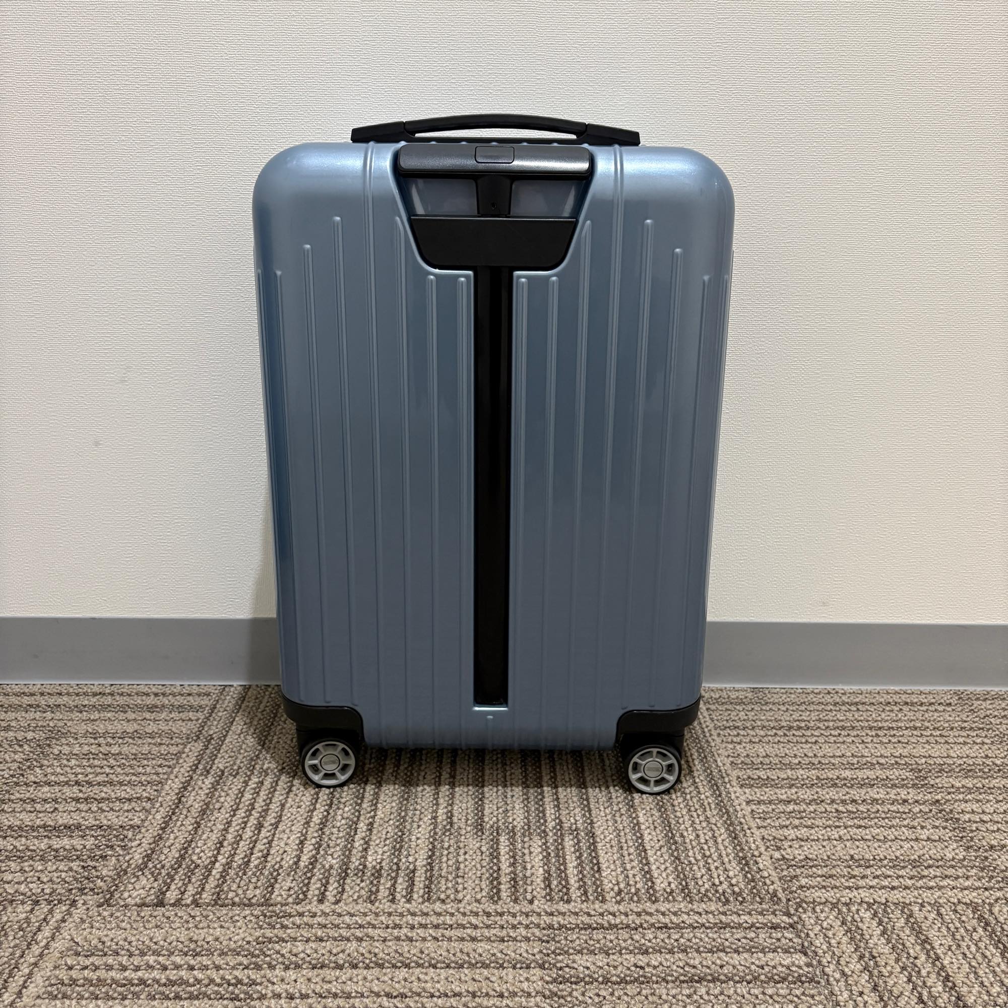 リモワ　サルサ エアー　820.52.78.4-1　33リットル　中古美品　4輪