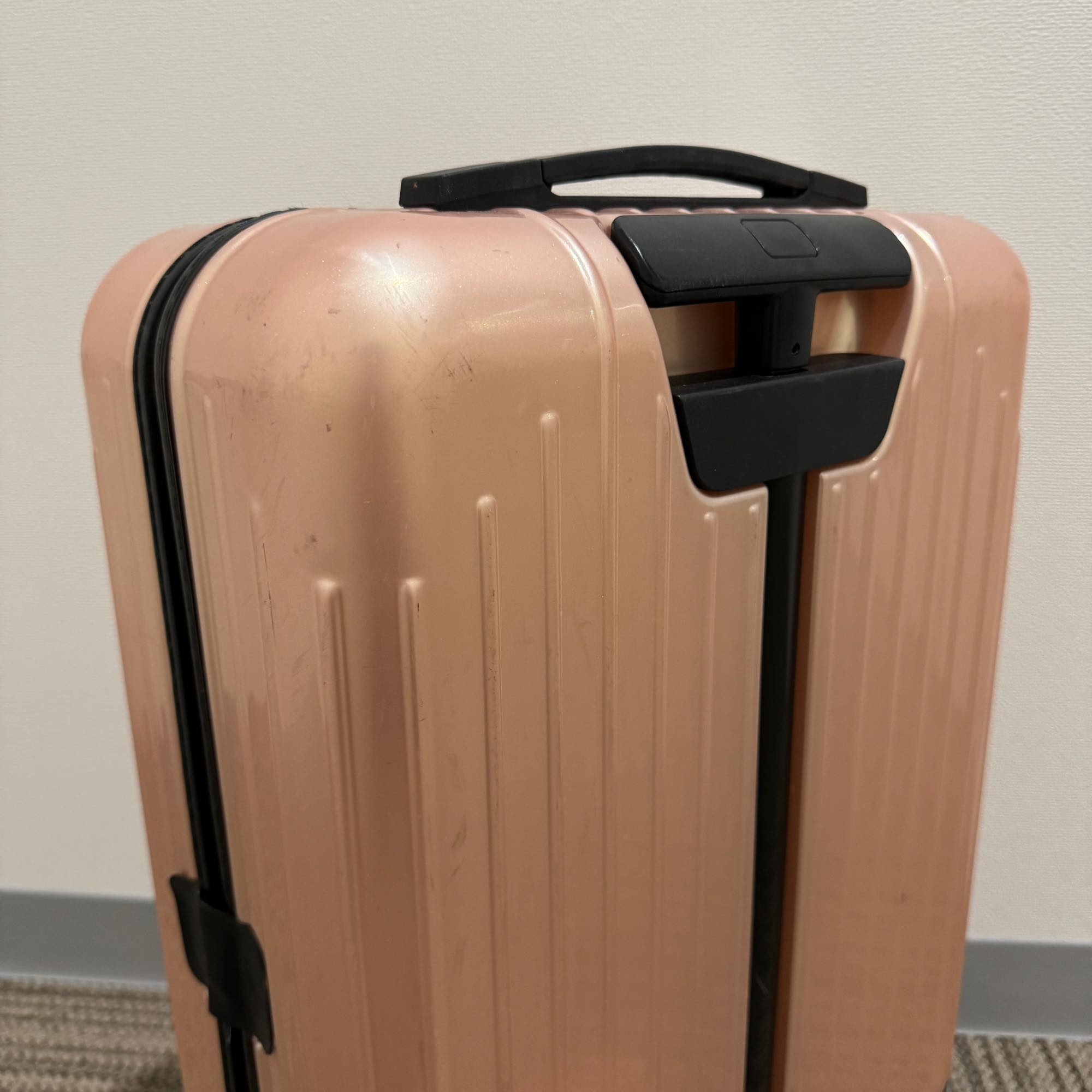 リモワ　アメリカ限定サルサエアー　U820.90.15.5 　中古美品　32リットル　4輪